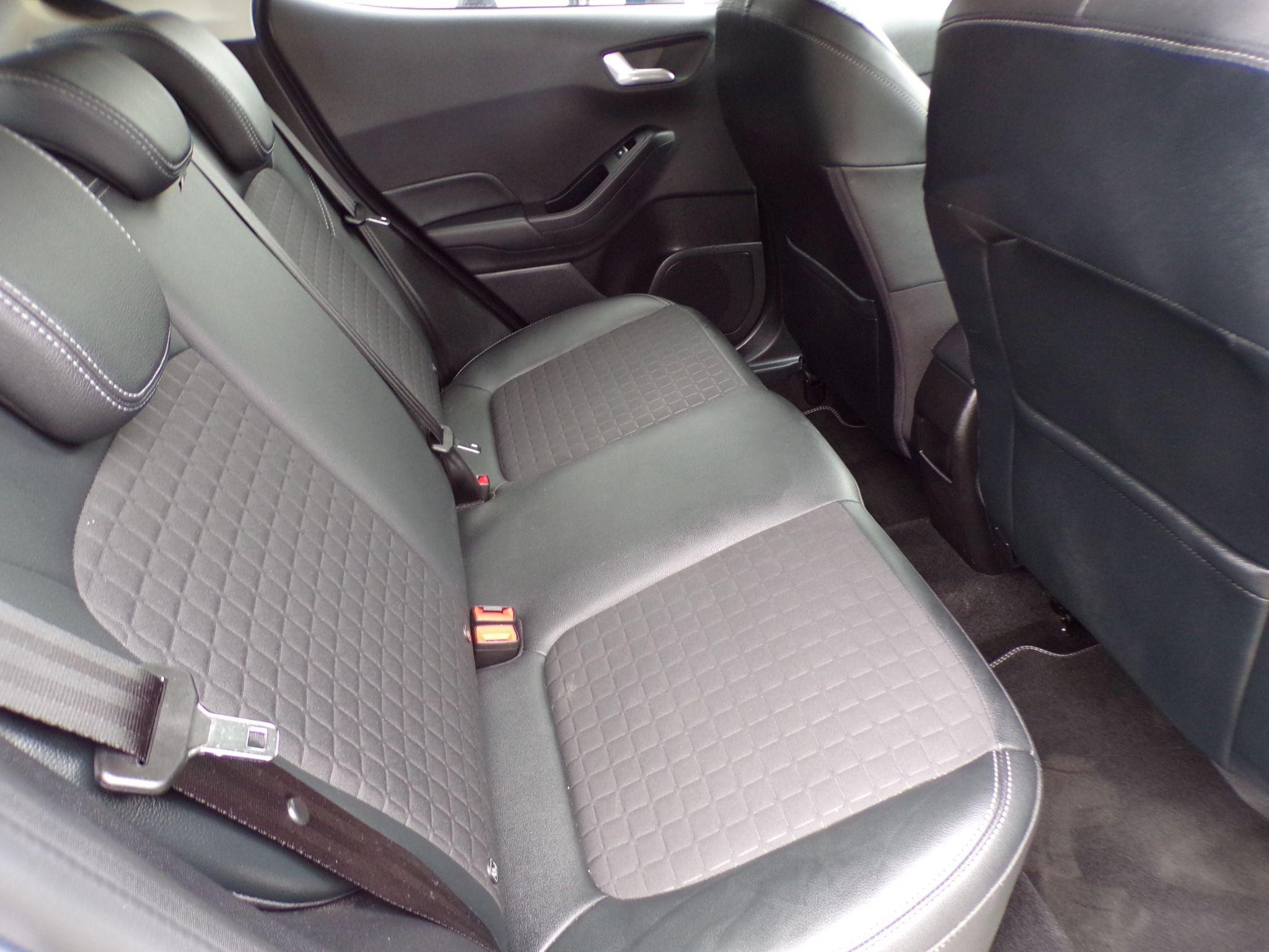 Ford Fiesta Image 12