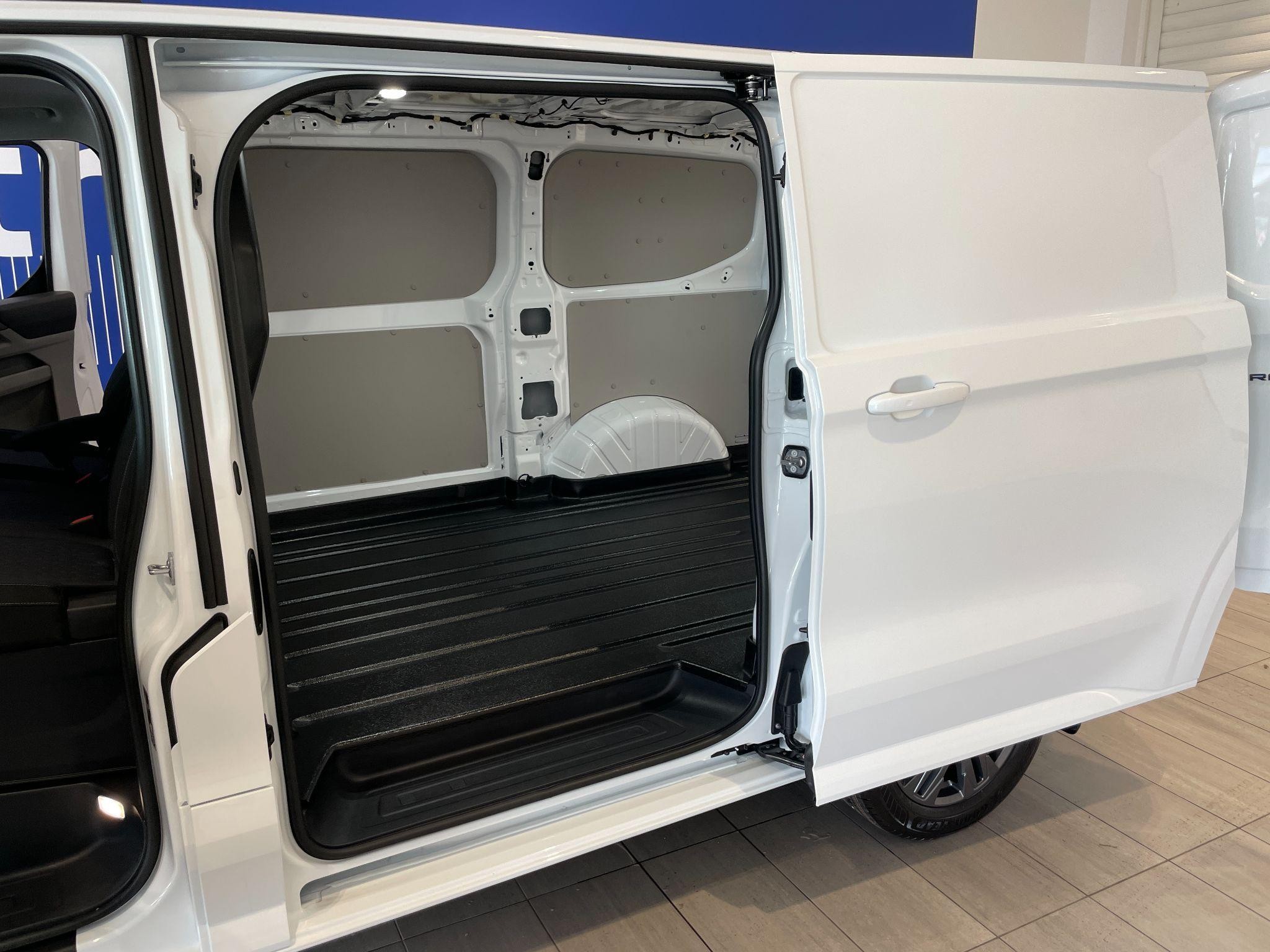 Ford Transit Custom Image 6