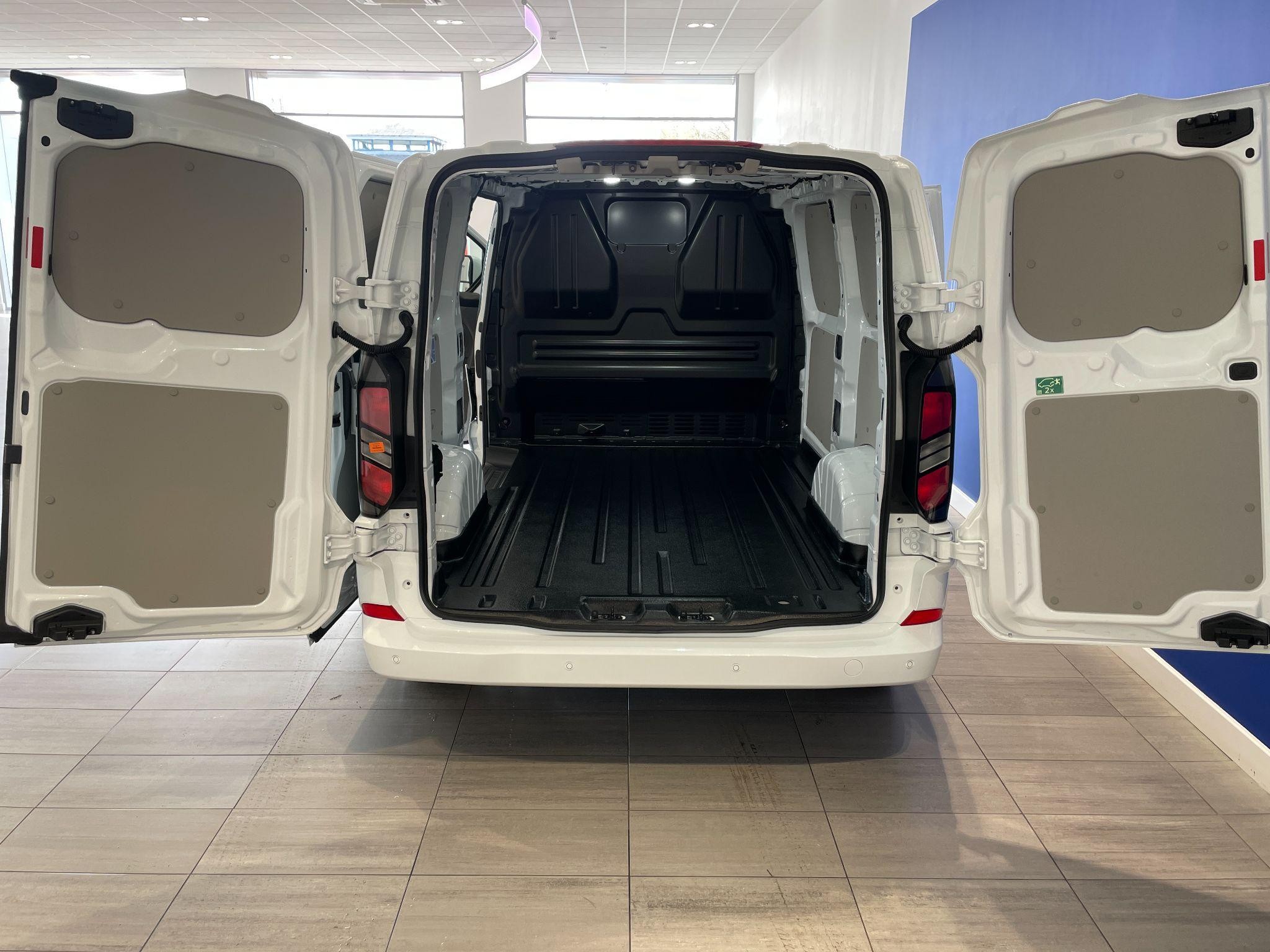 Ford Transit Custom Image 7