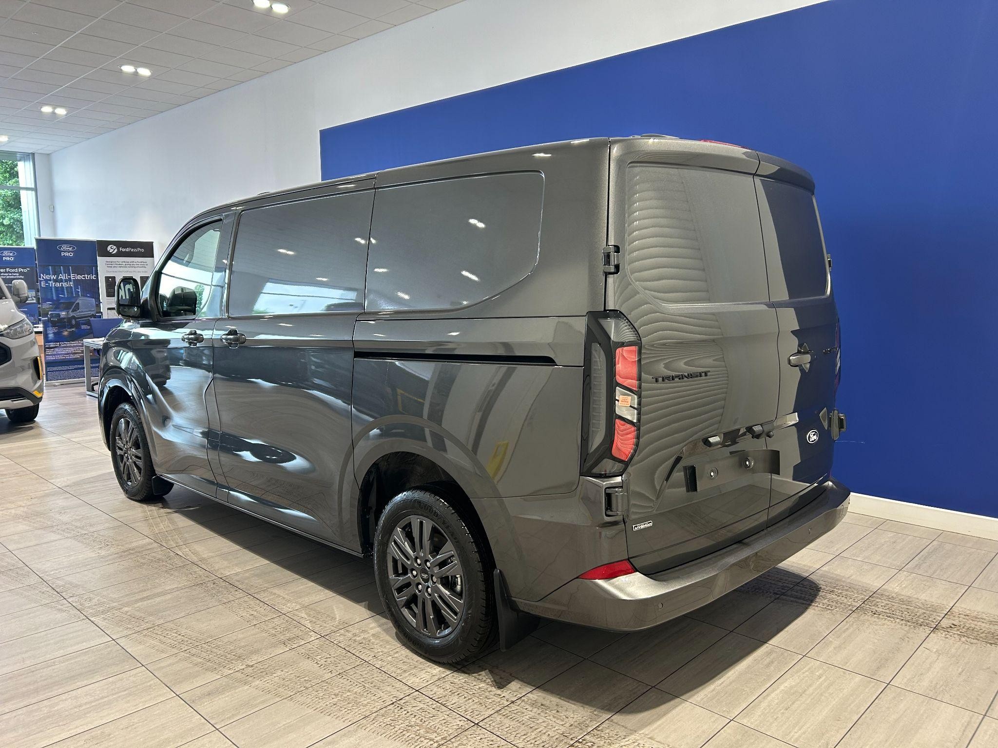 Ford Transit Custom Image 11