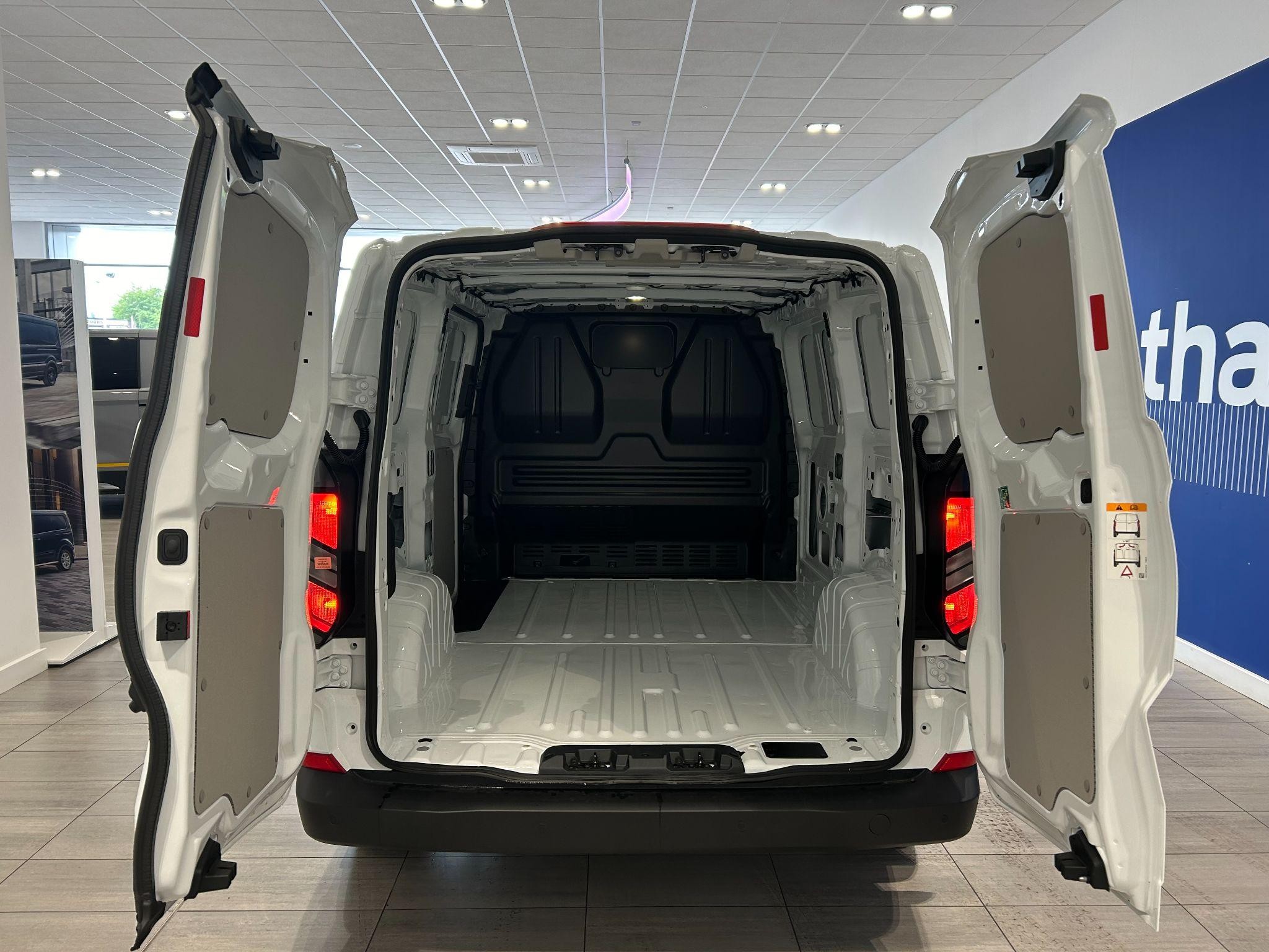Ford Transit Custom Image 7