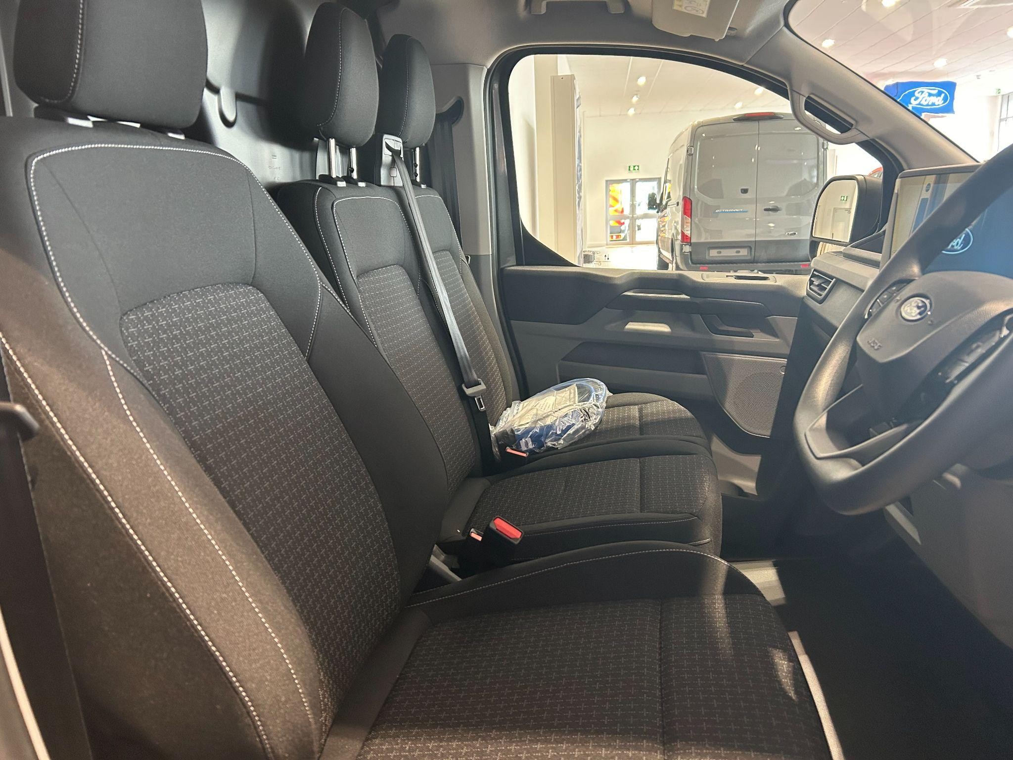 Ford Transit Custom Image 9