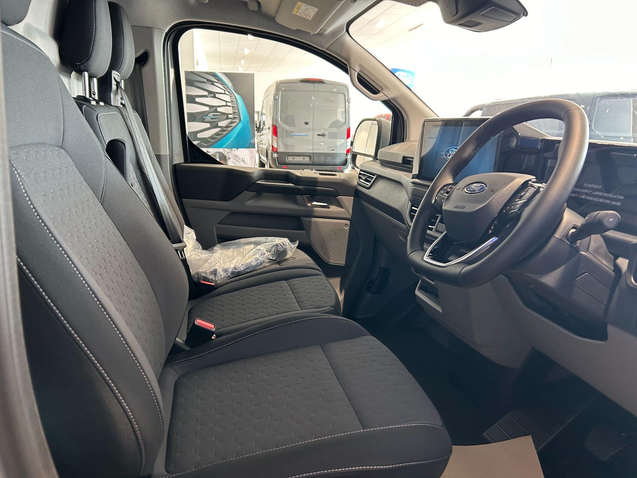 Ford Transit Custom Image 10