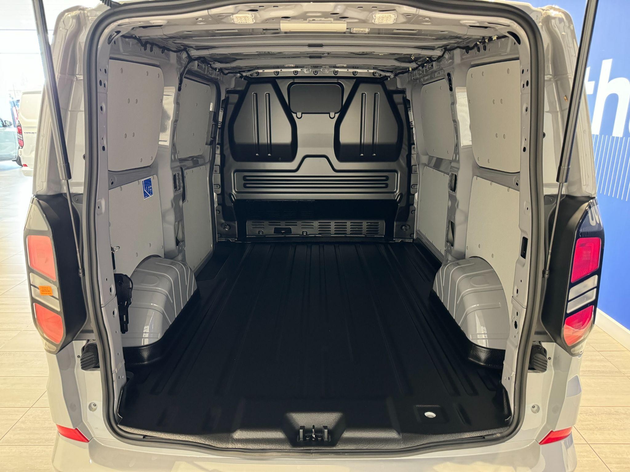 Ford Transit Custom Image 11