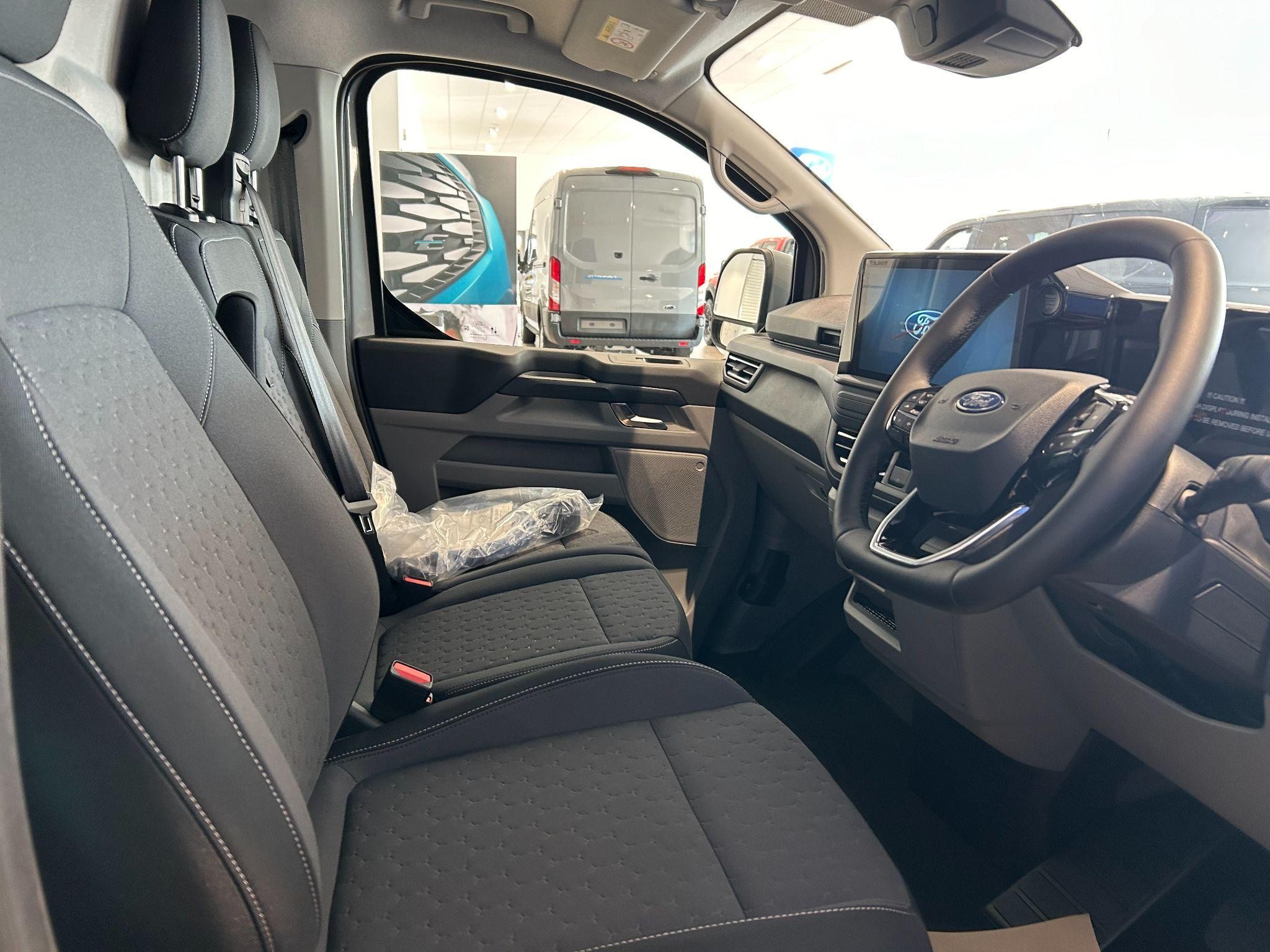 Ford Transit Custom Image 13
