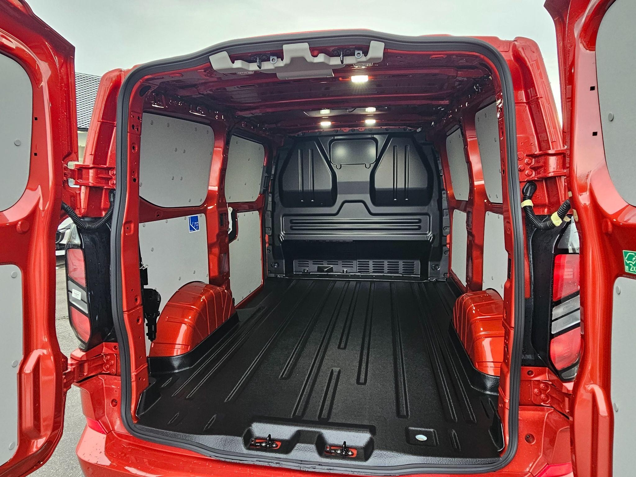 Ford Transit Custom Image 11