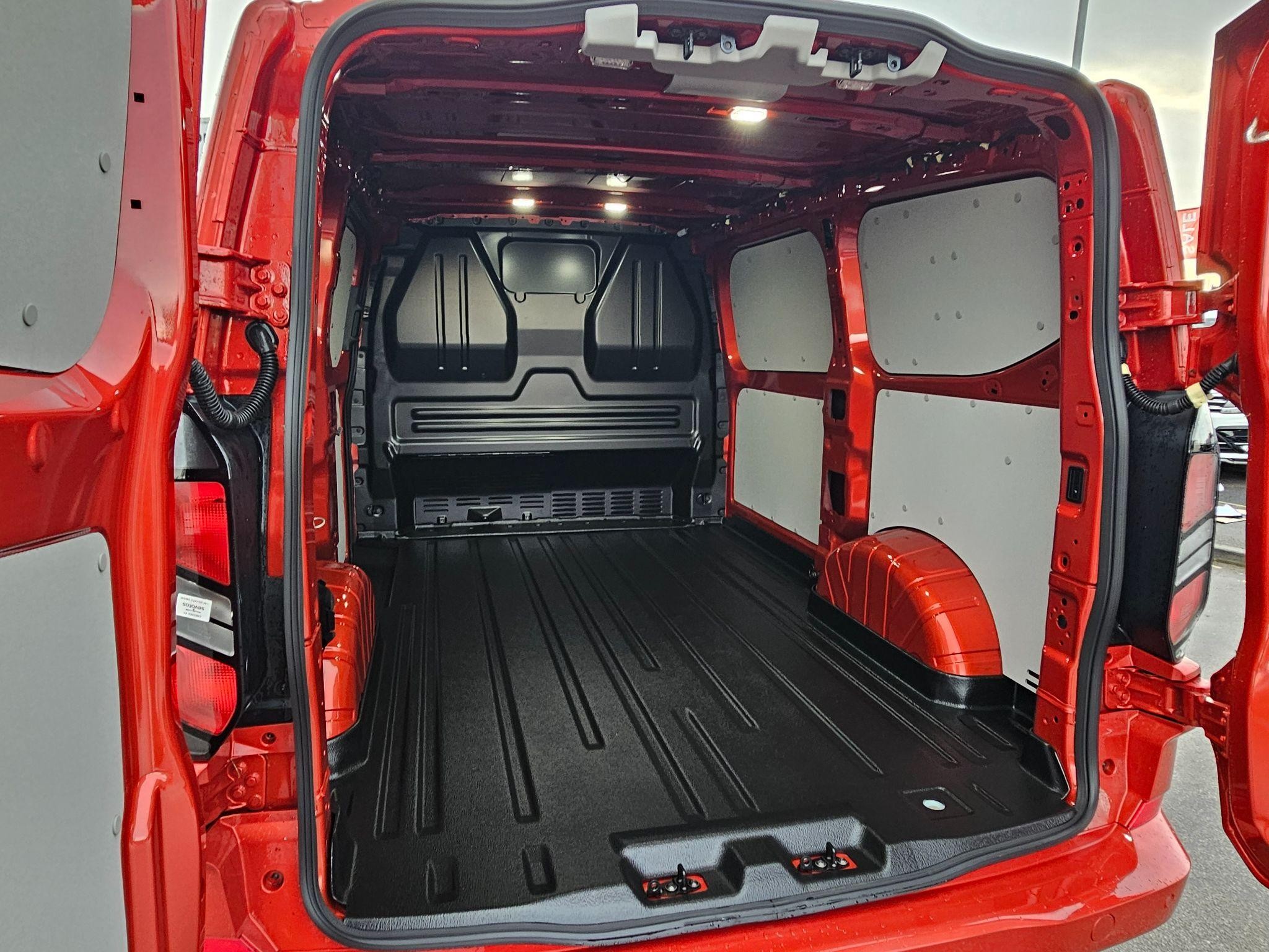 Ford Transit Custom Image 12