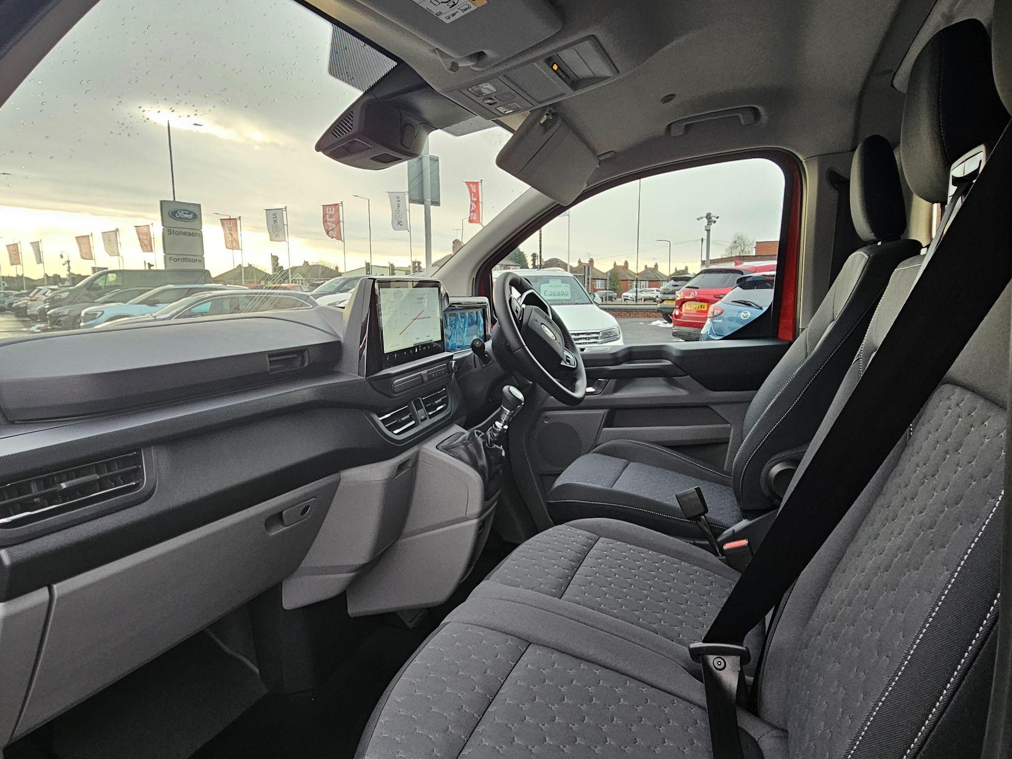 Ford Transit Custom Image 14