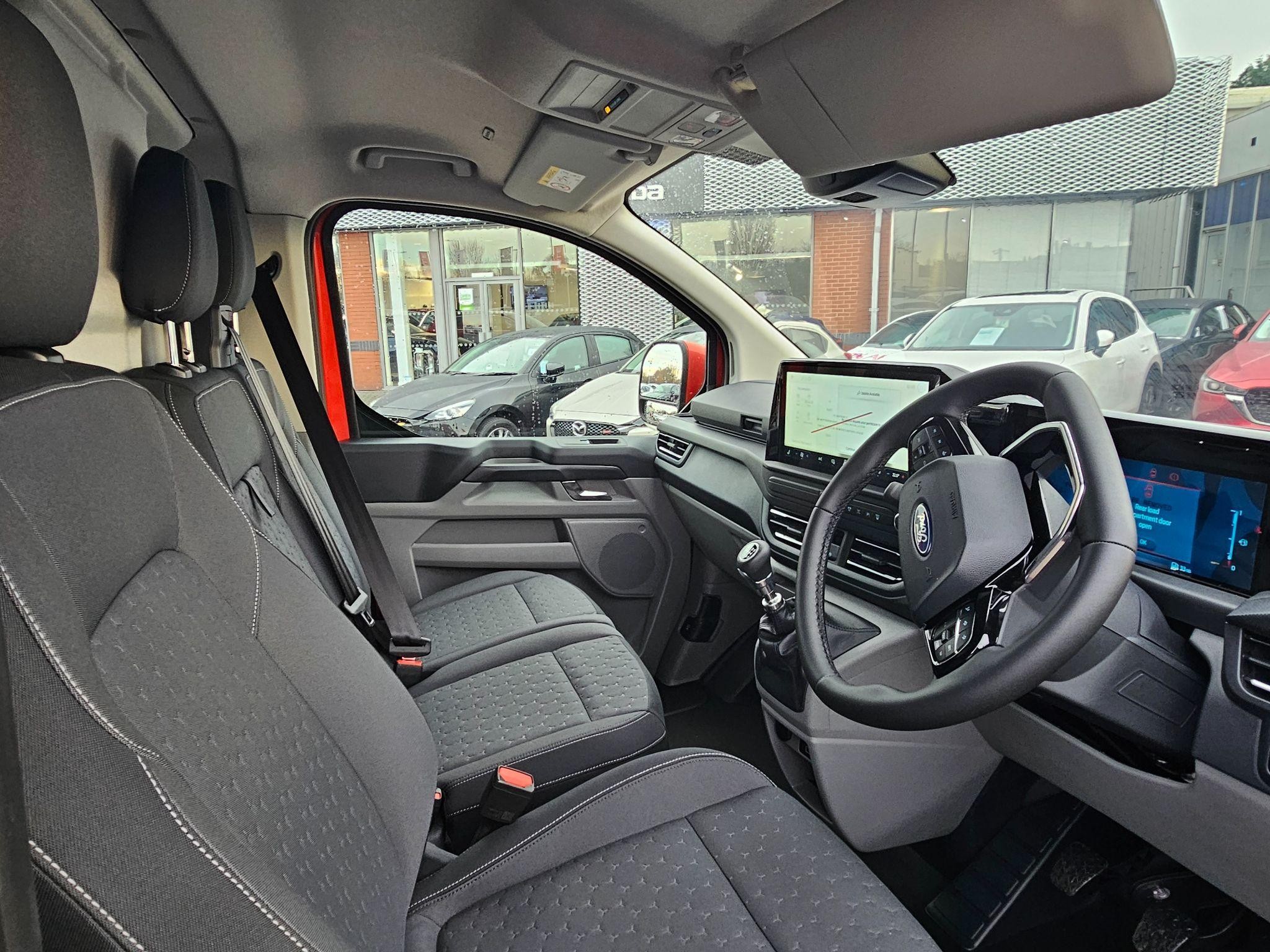 Ford Transit Custom Image 21