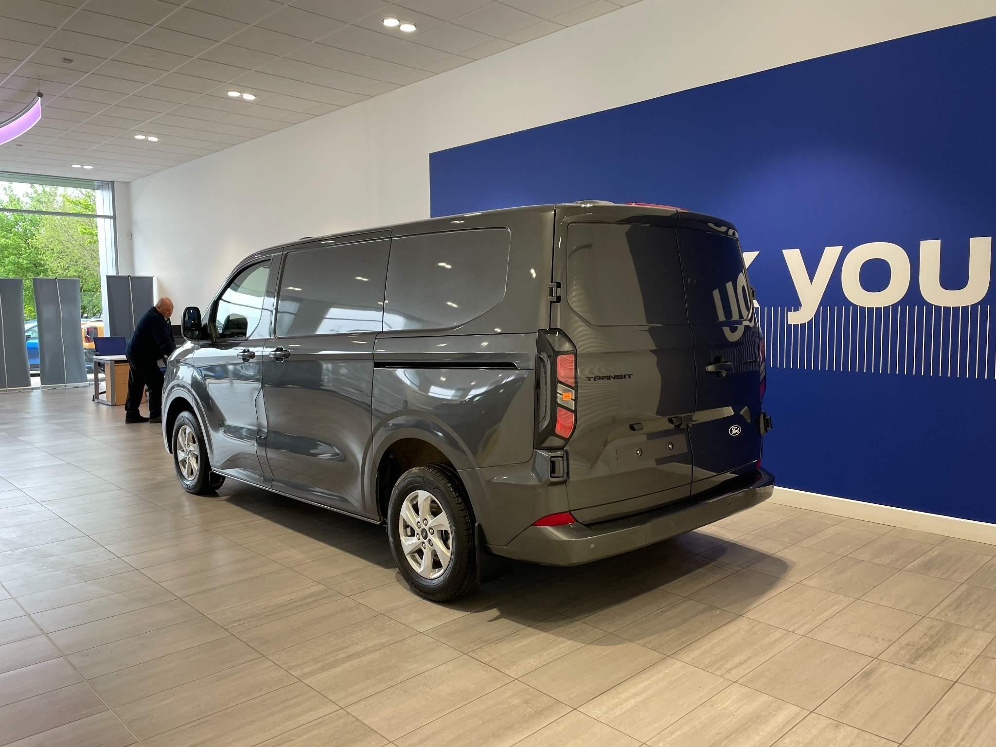 Ford Transit Custom Image 4