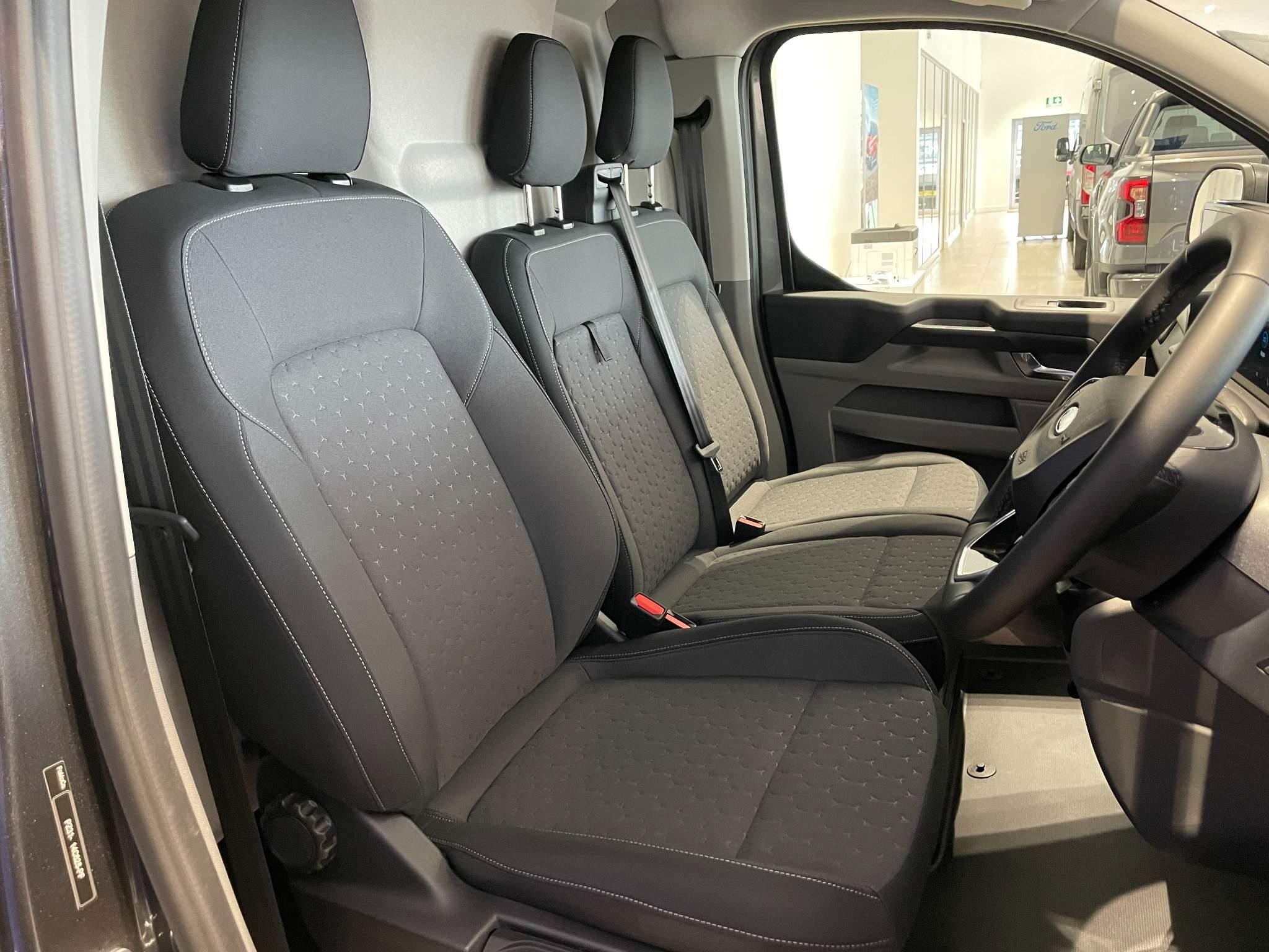 Ford Transit Custom Image 10