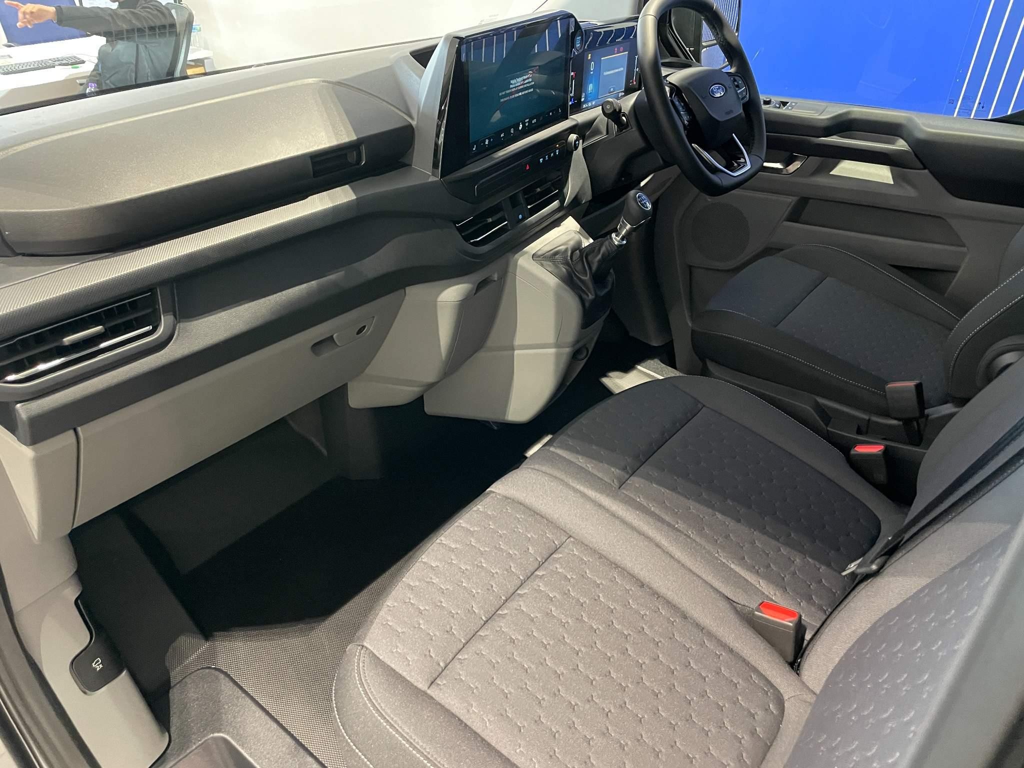 Ford Transit Custom Image 12