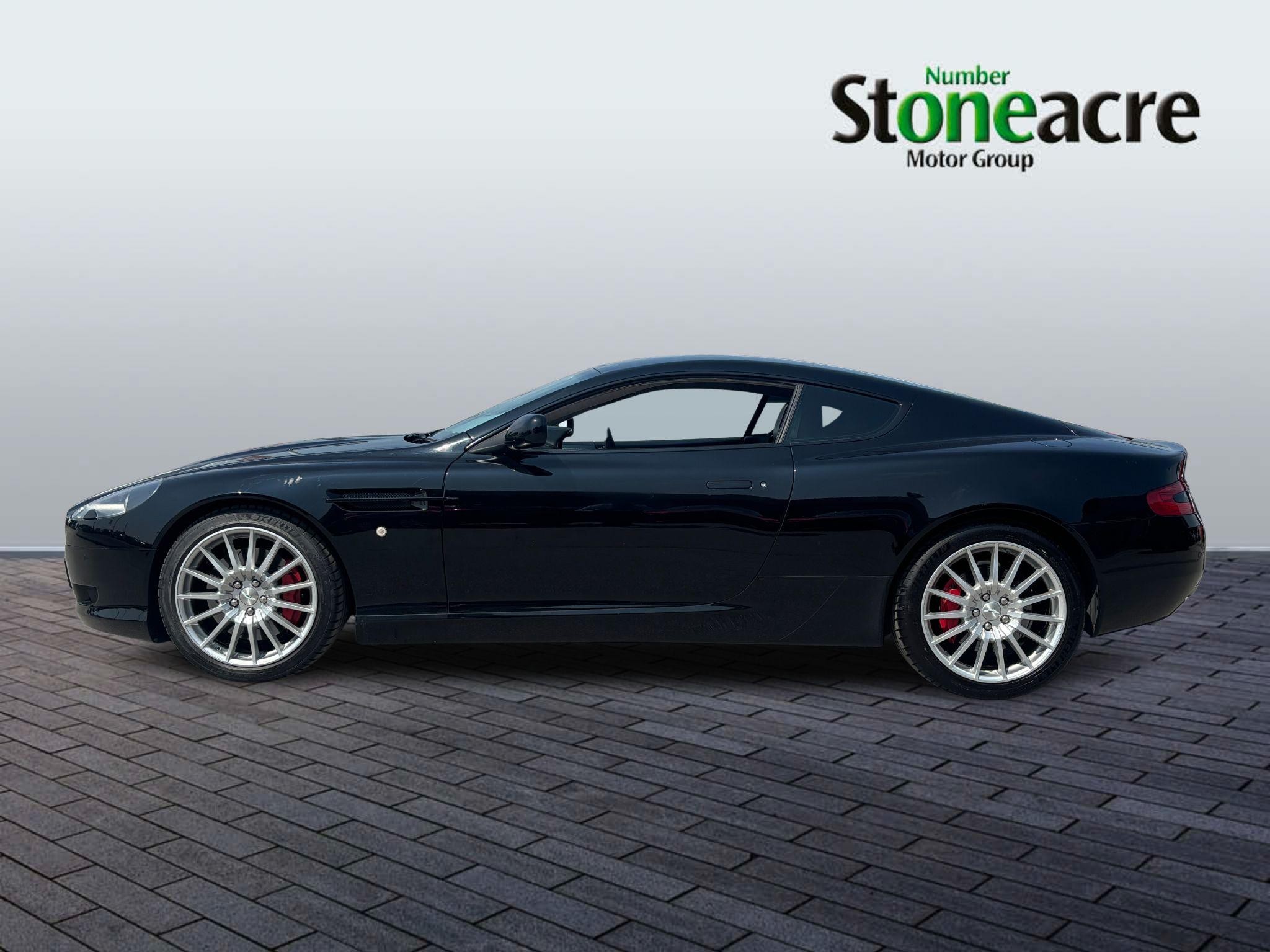 Aston Martin DB9 Image 5