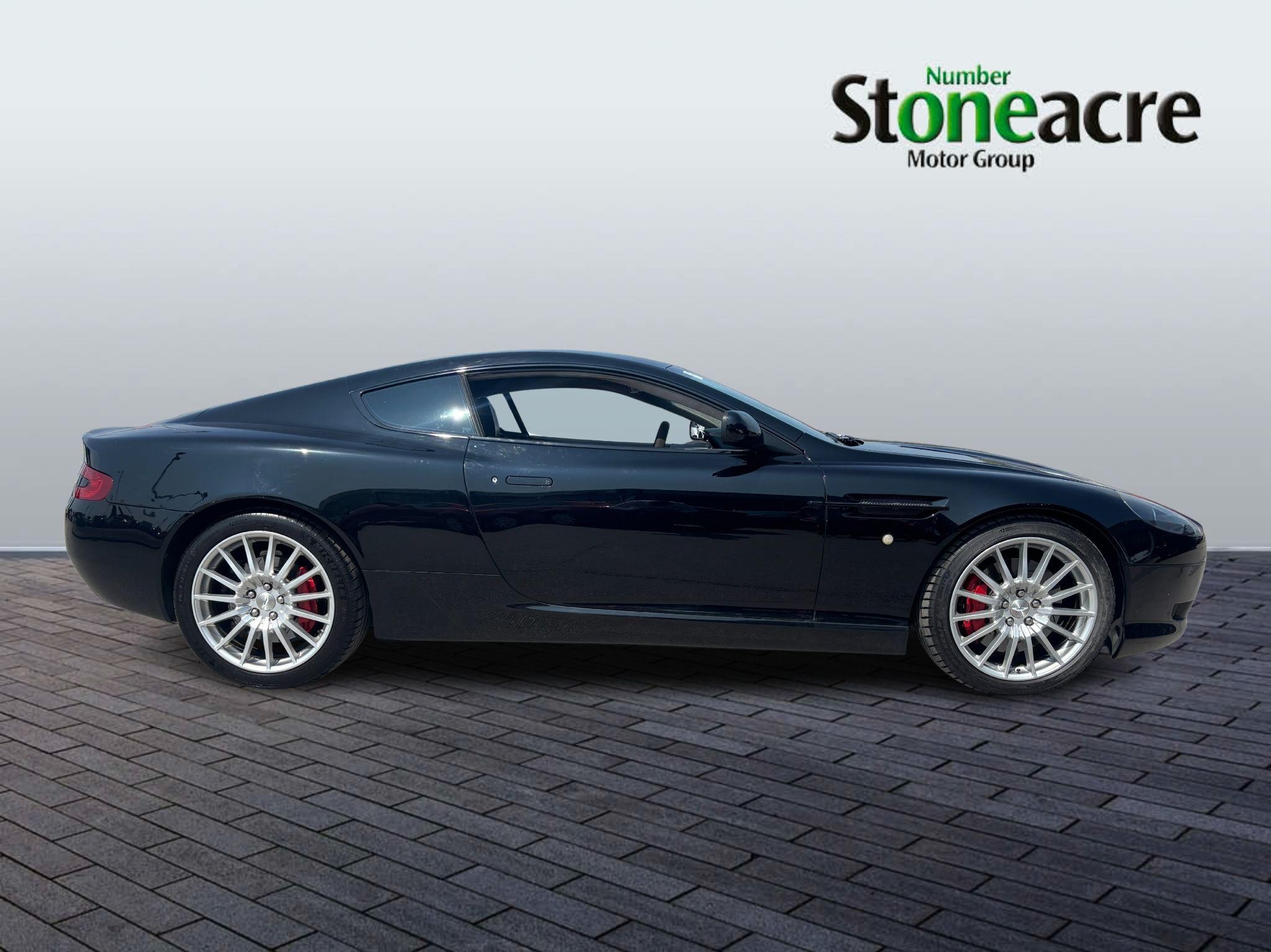 Aston Martin DB9 Image 7