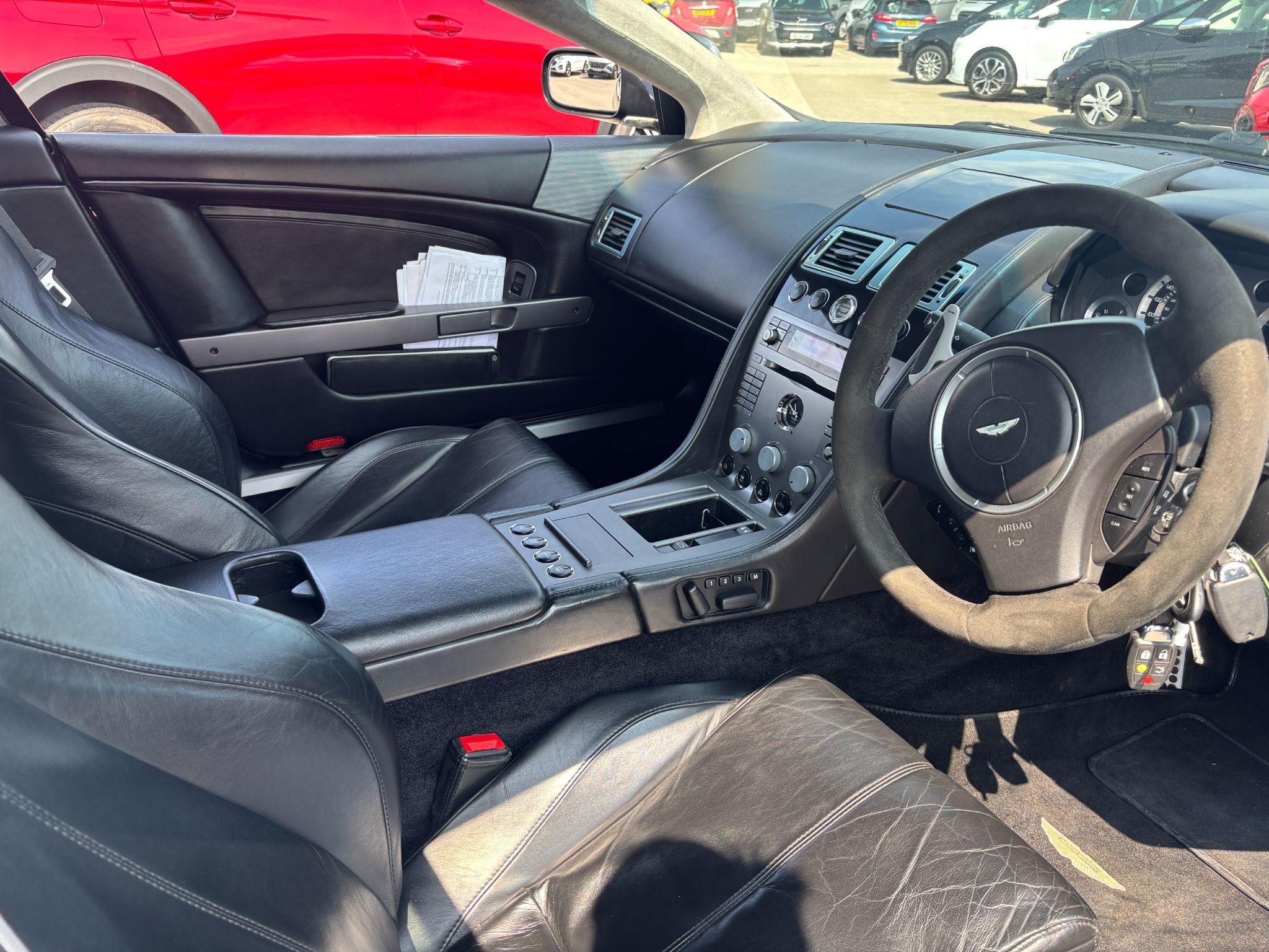 Aston Martin DB9 Image 9