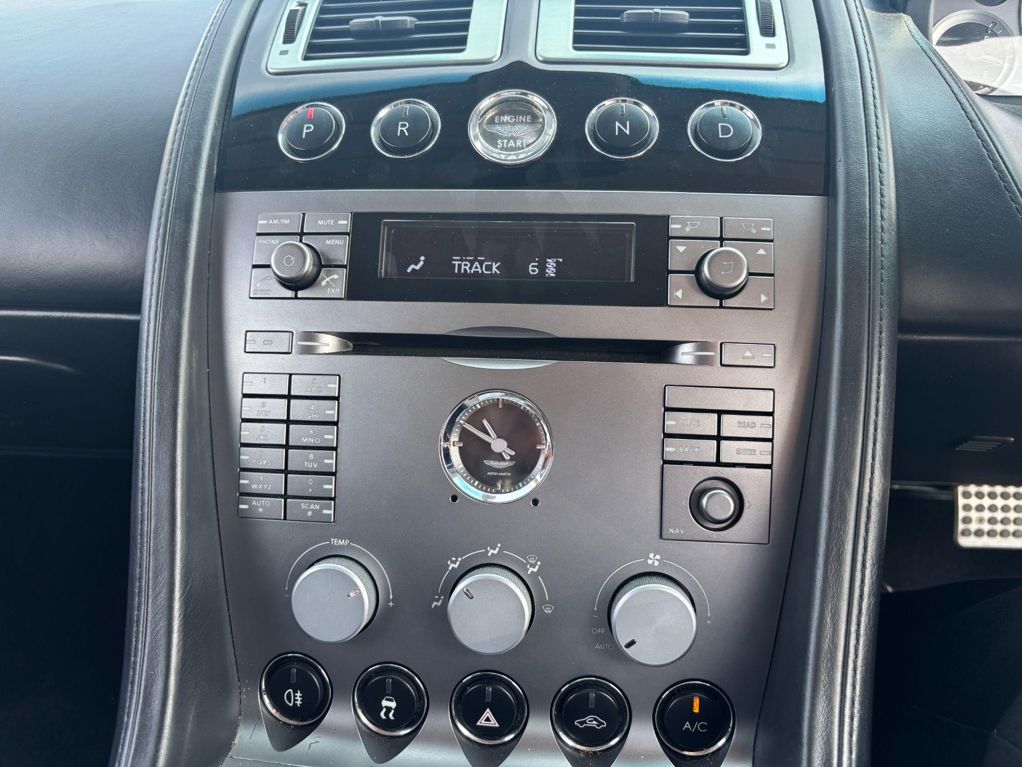 Aston Martin DB9 Image 19