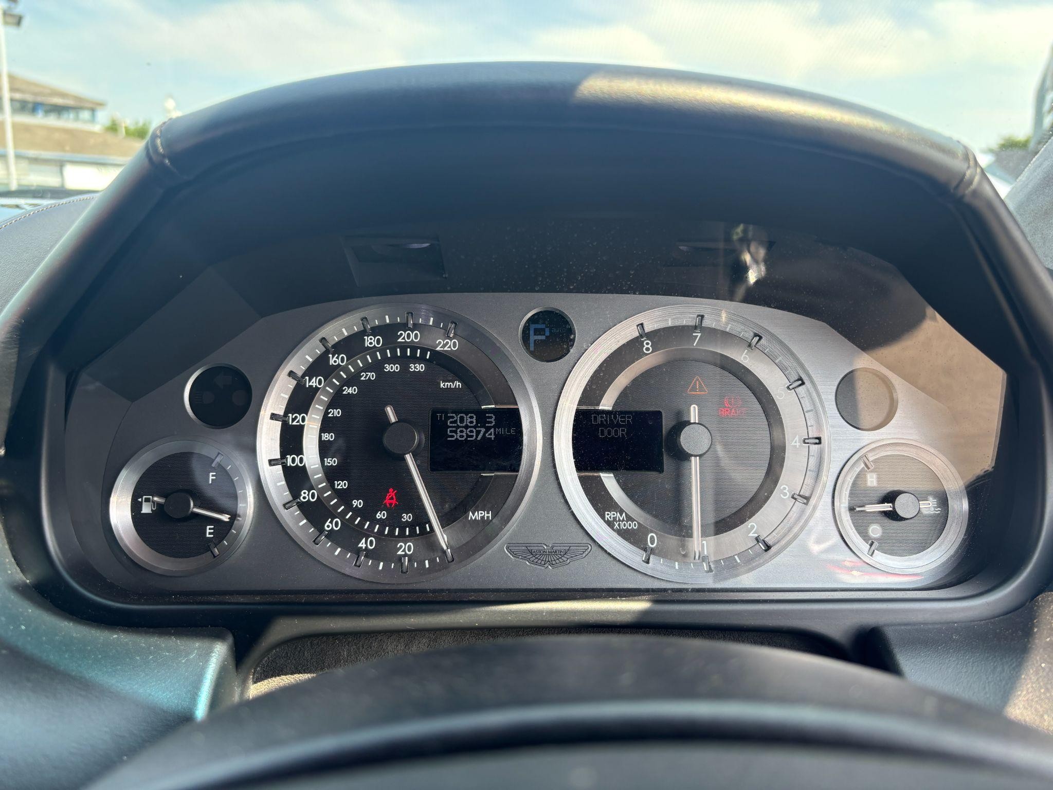 Aston Martin DB9 Image 20