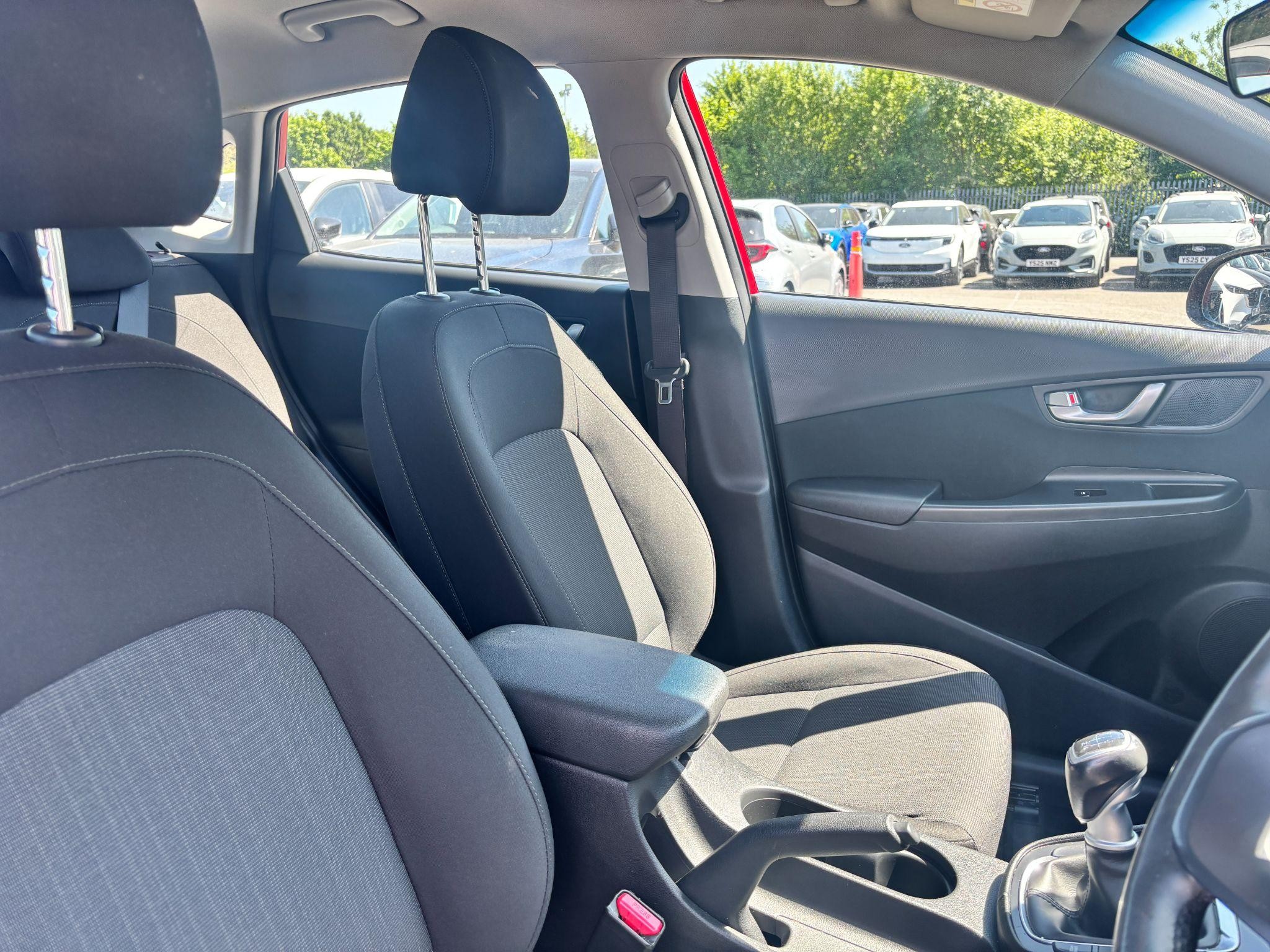 Hyundai KONA Image 12