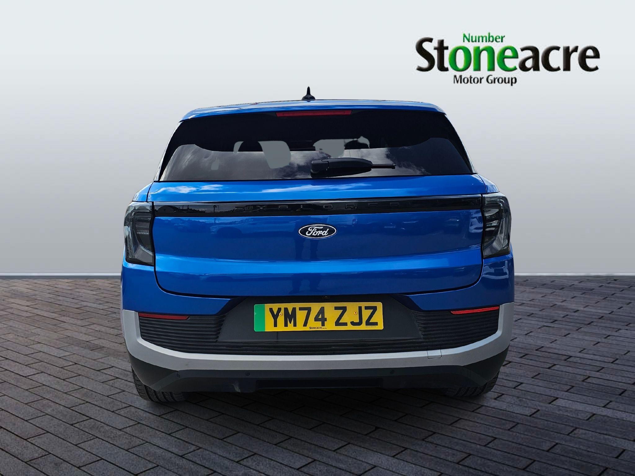 Ford Explorer Image 6