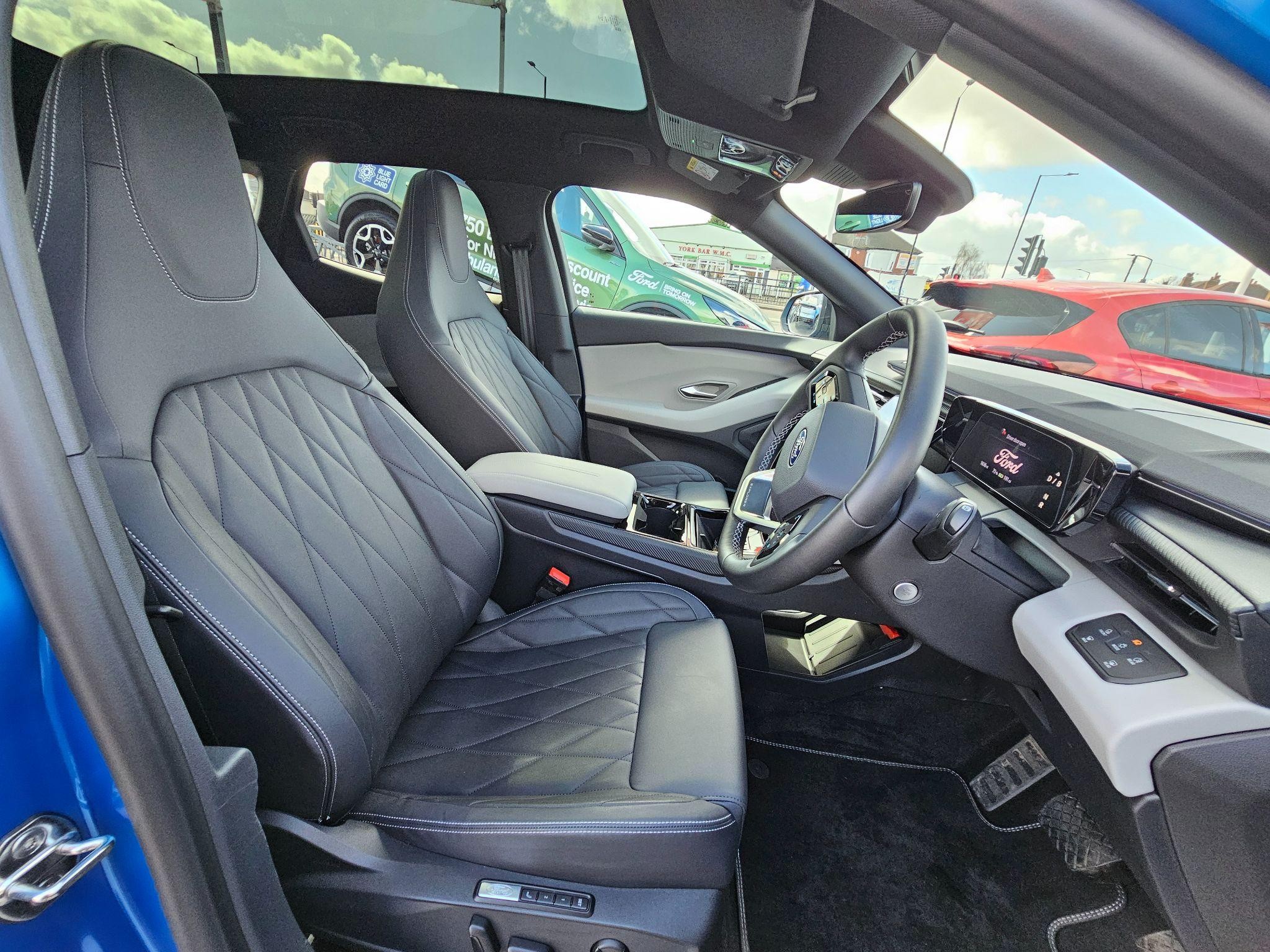 Ford Explorer Image 11