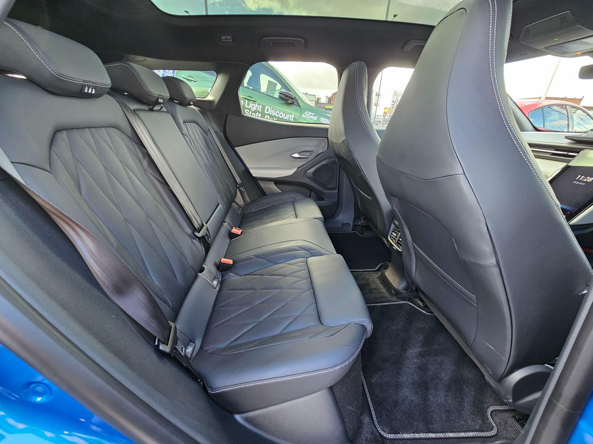 Ford Explorer Image 21