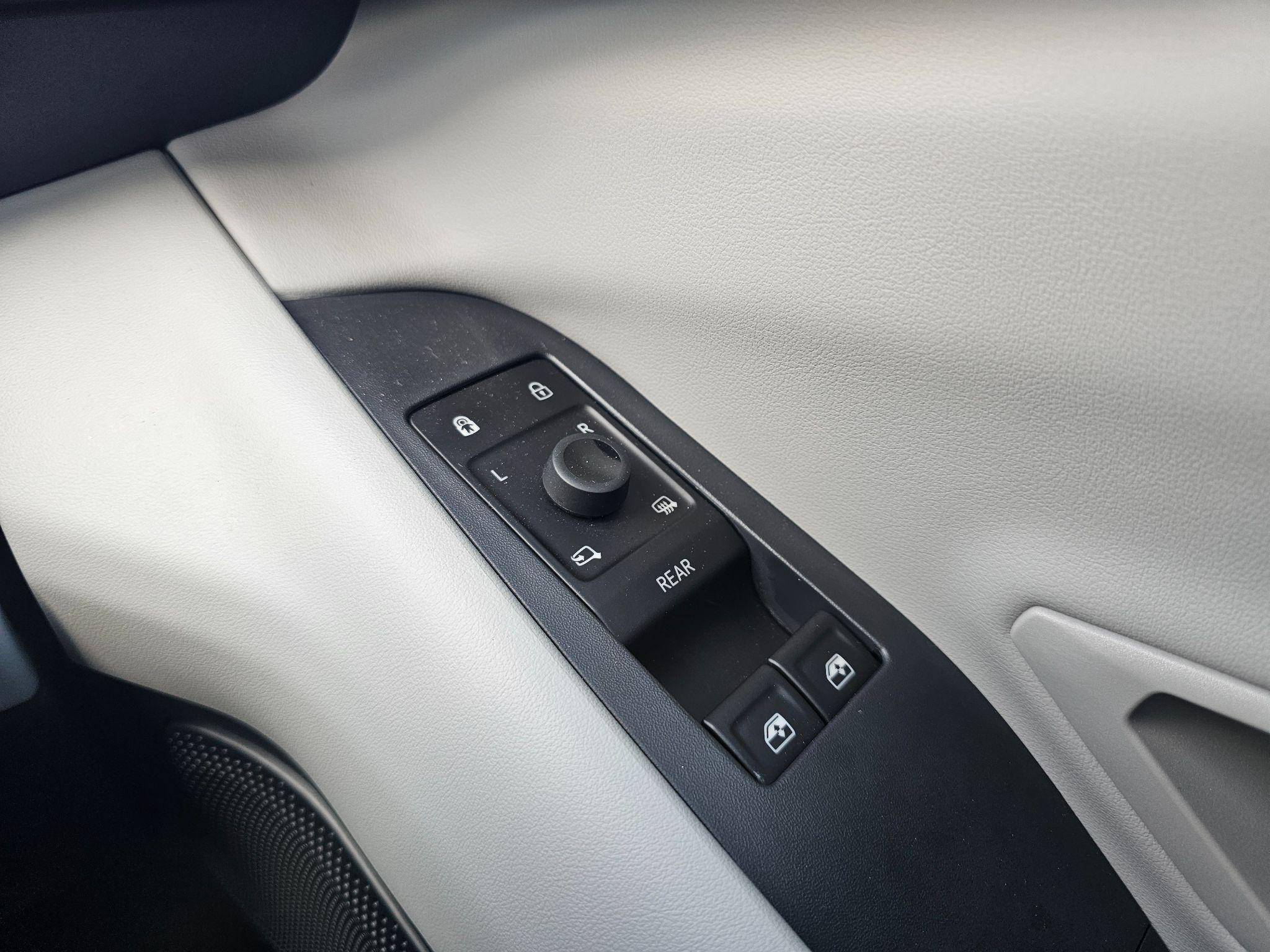 Ford Explorer Image 22