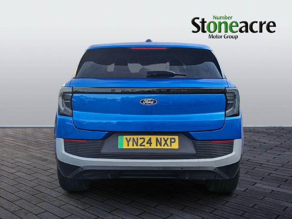 Ford Explorer Image 6