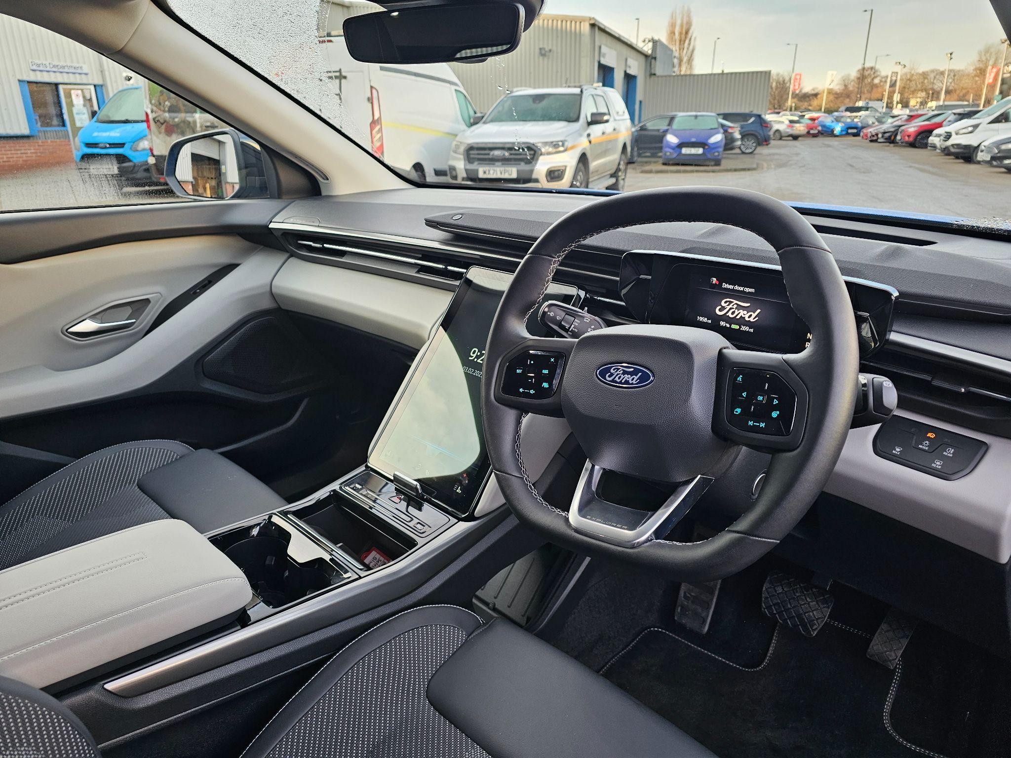 Ford Explorer Image 12