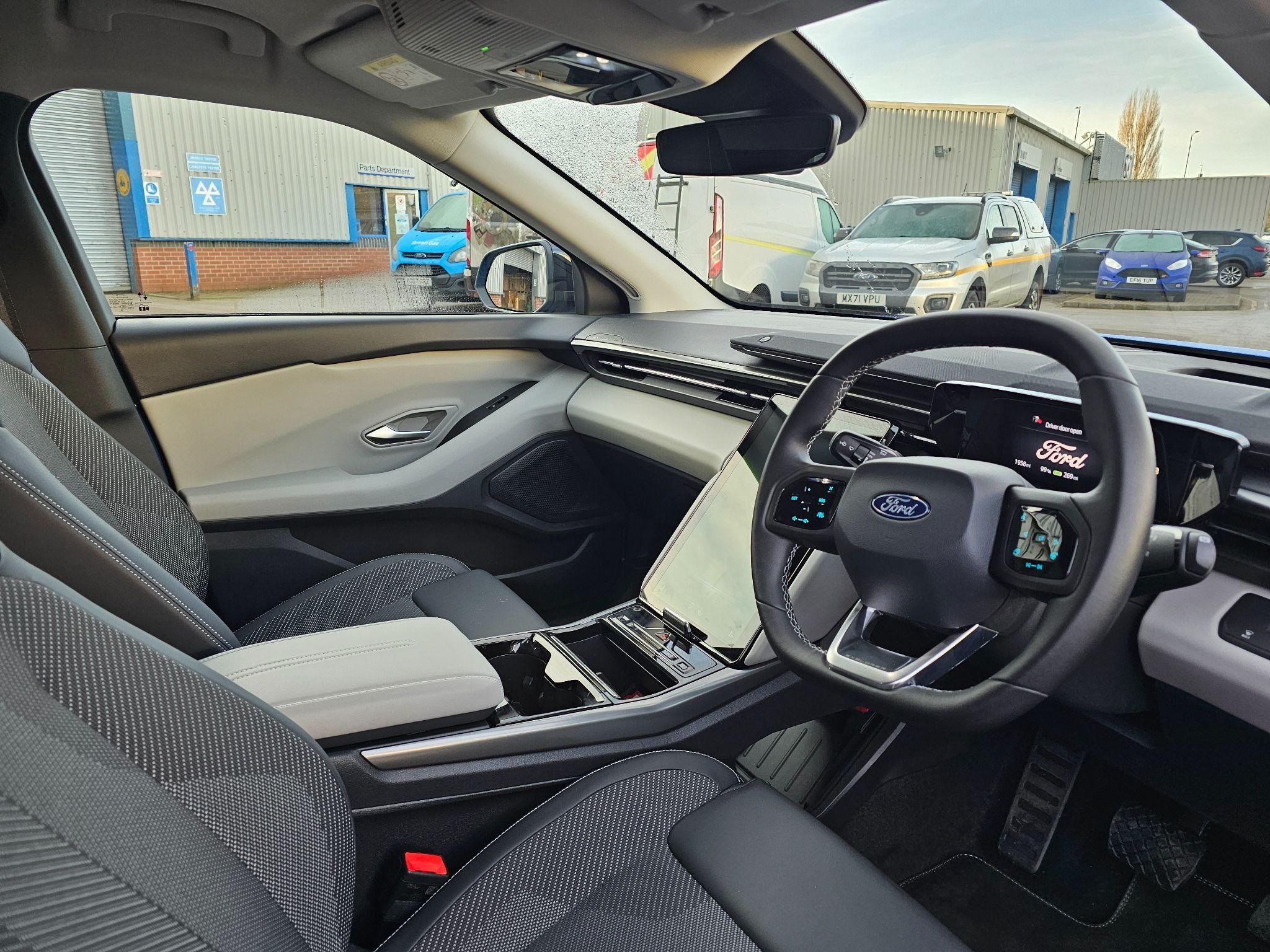 Ford Explorer Image 13