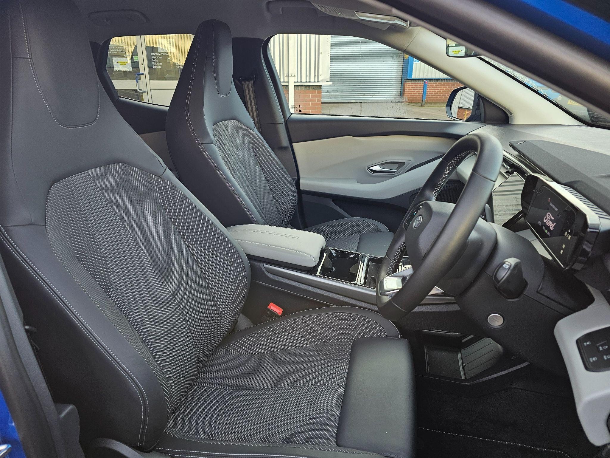 Ford Explorer Image 14