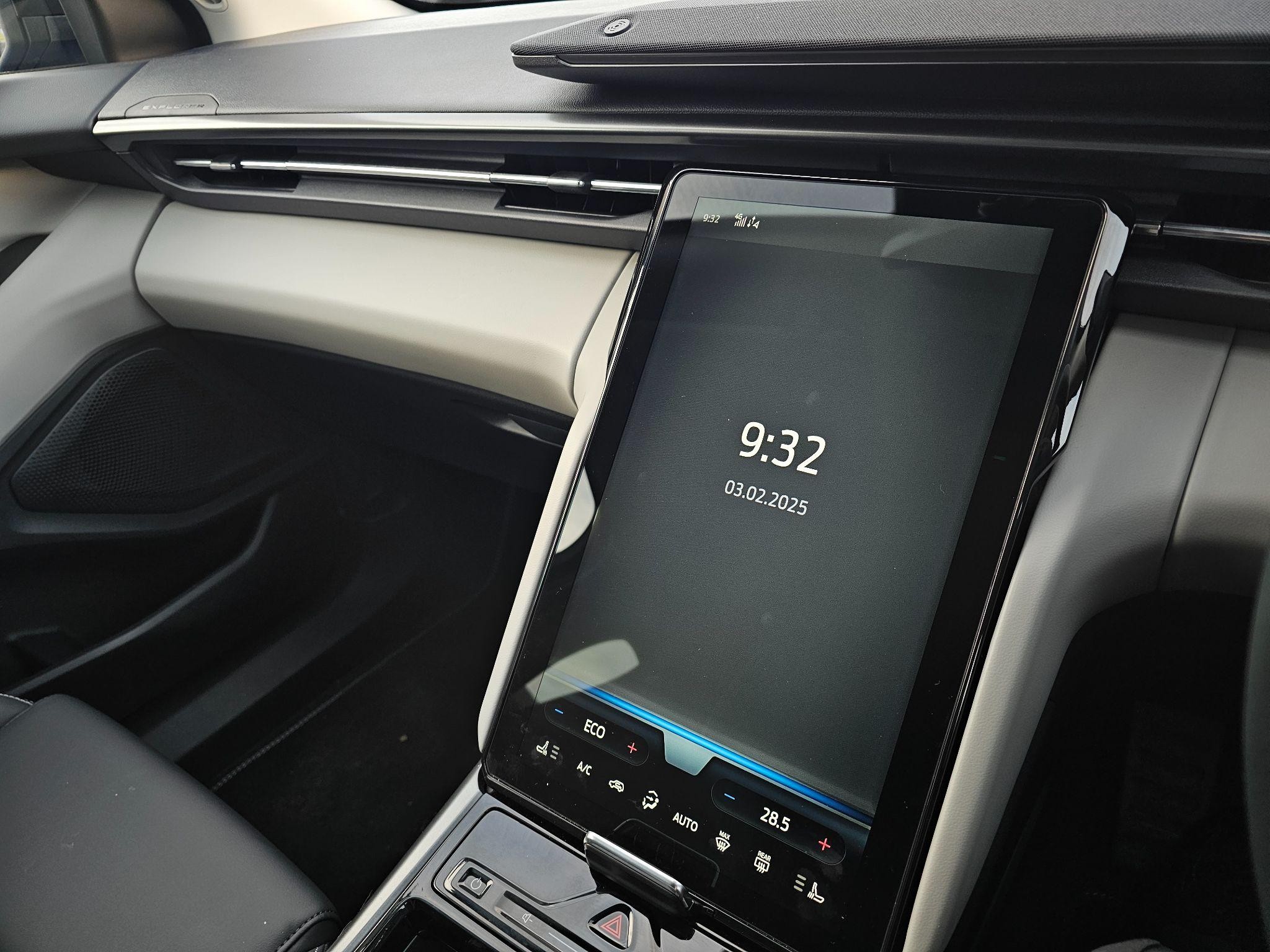 Ford Explorer Image 16
