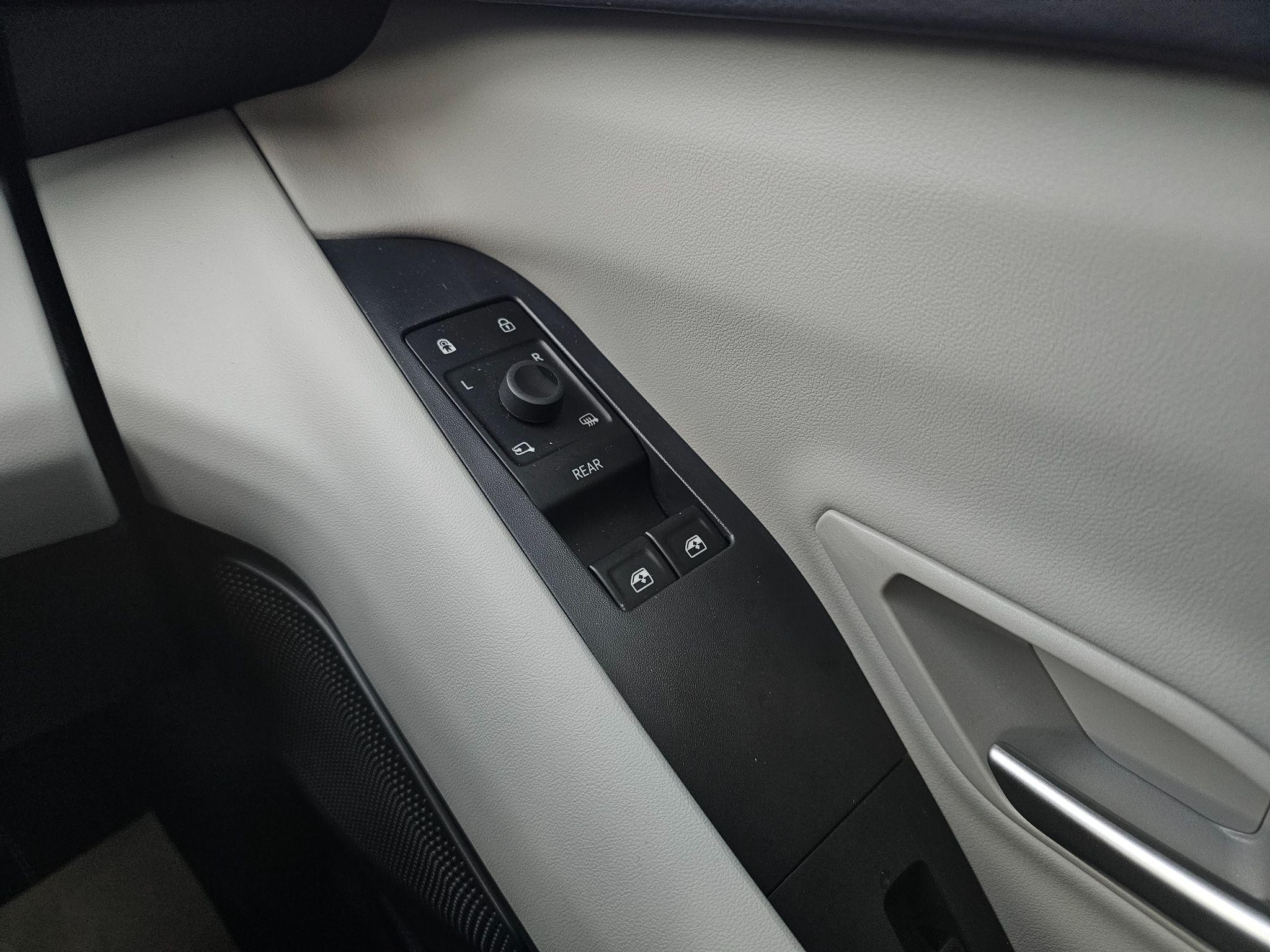Ford Explorer Image 21