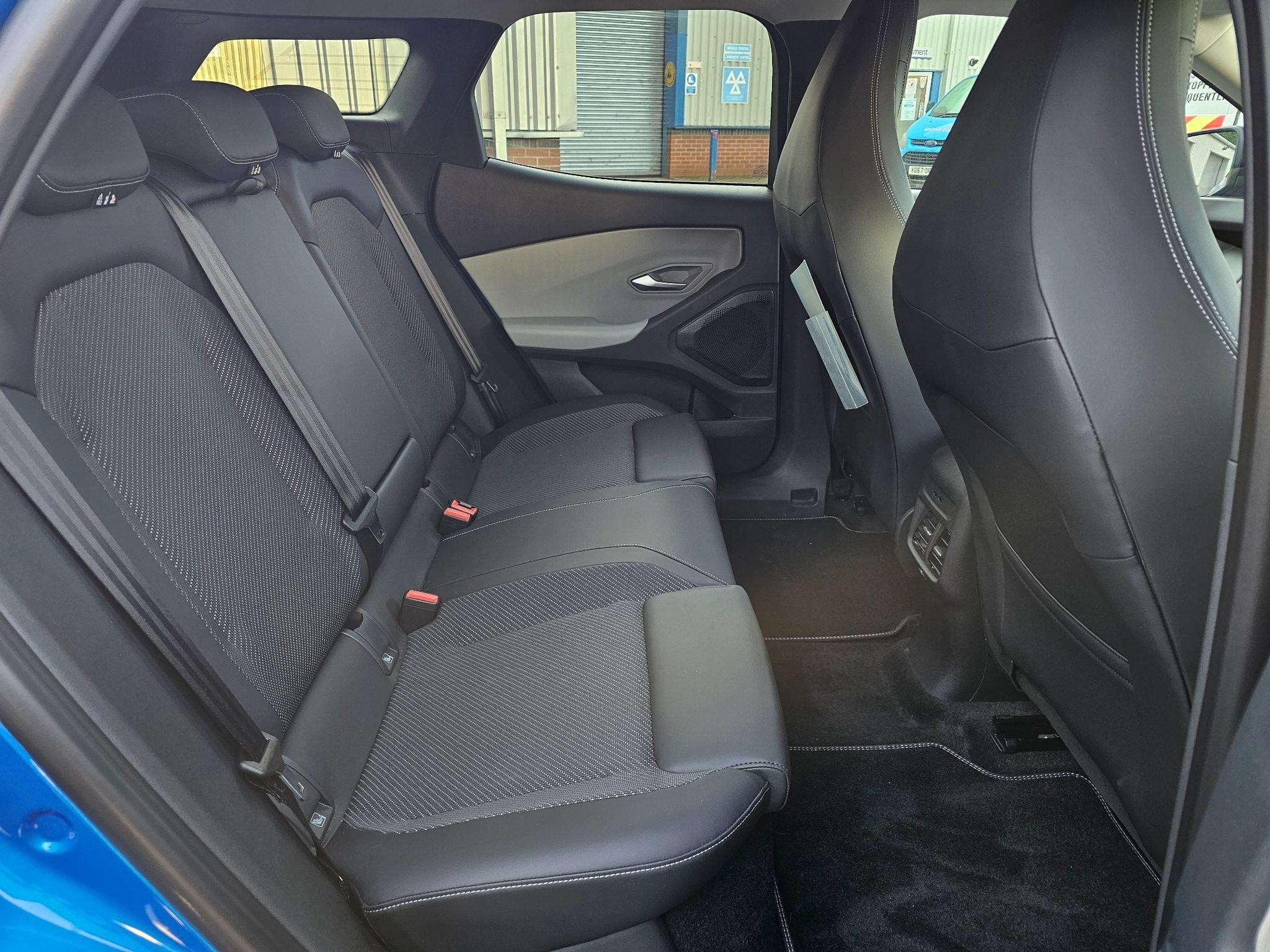 Ford Explorer Image 22