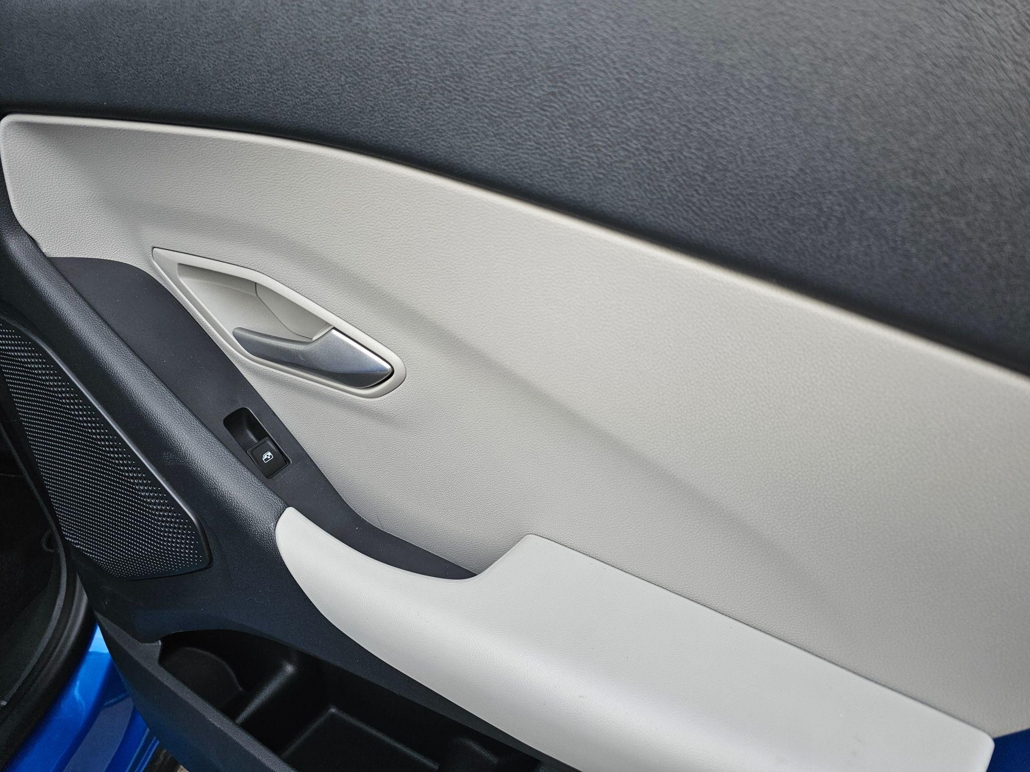 Ford Explorer Image 23