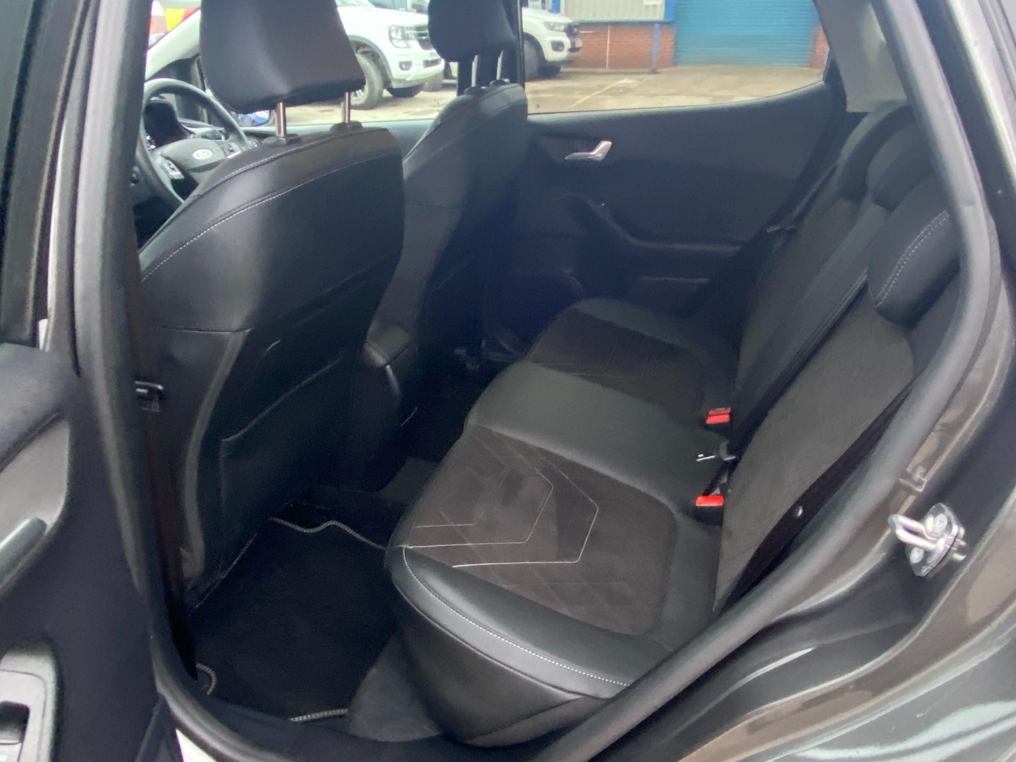 Ford Fiesta Image 18