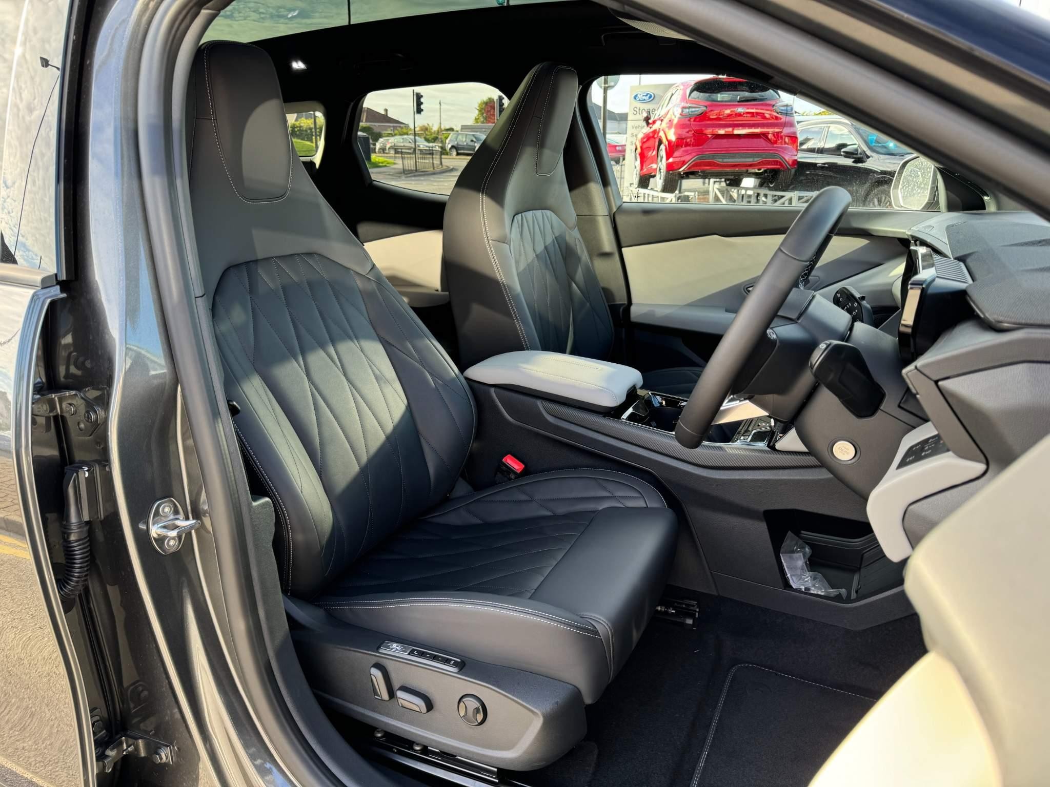 Ford Explorer Image 10