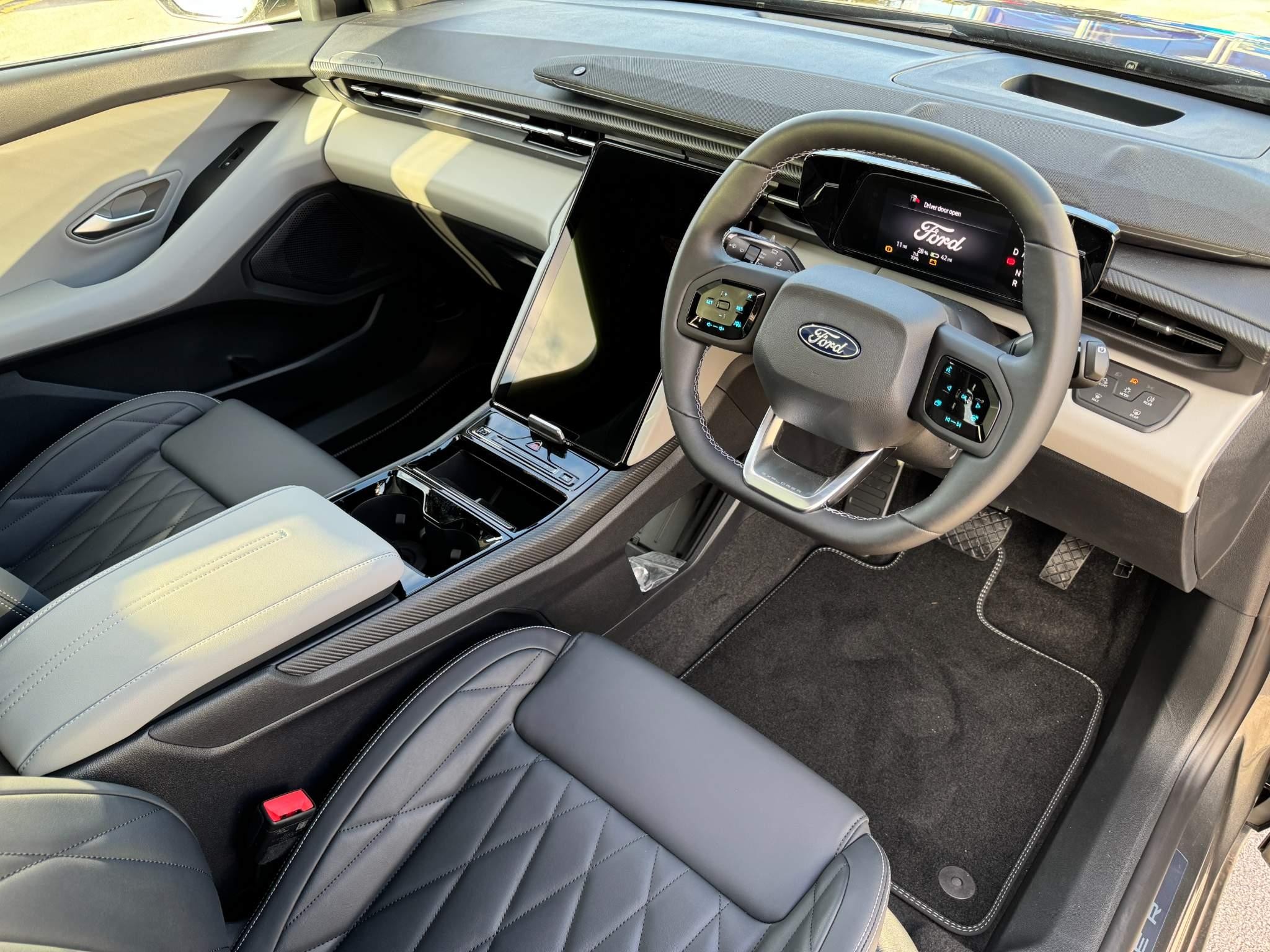 Ford Explorer Image 11