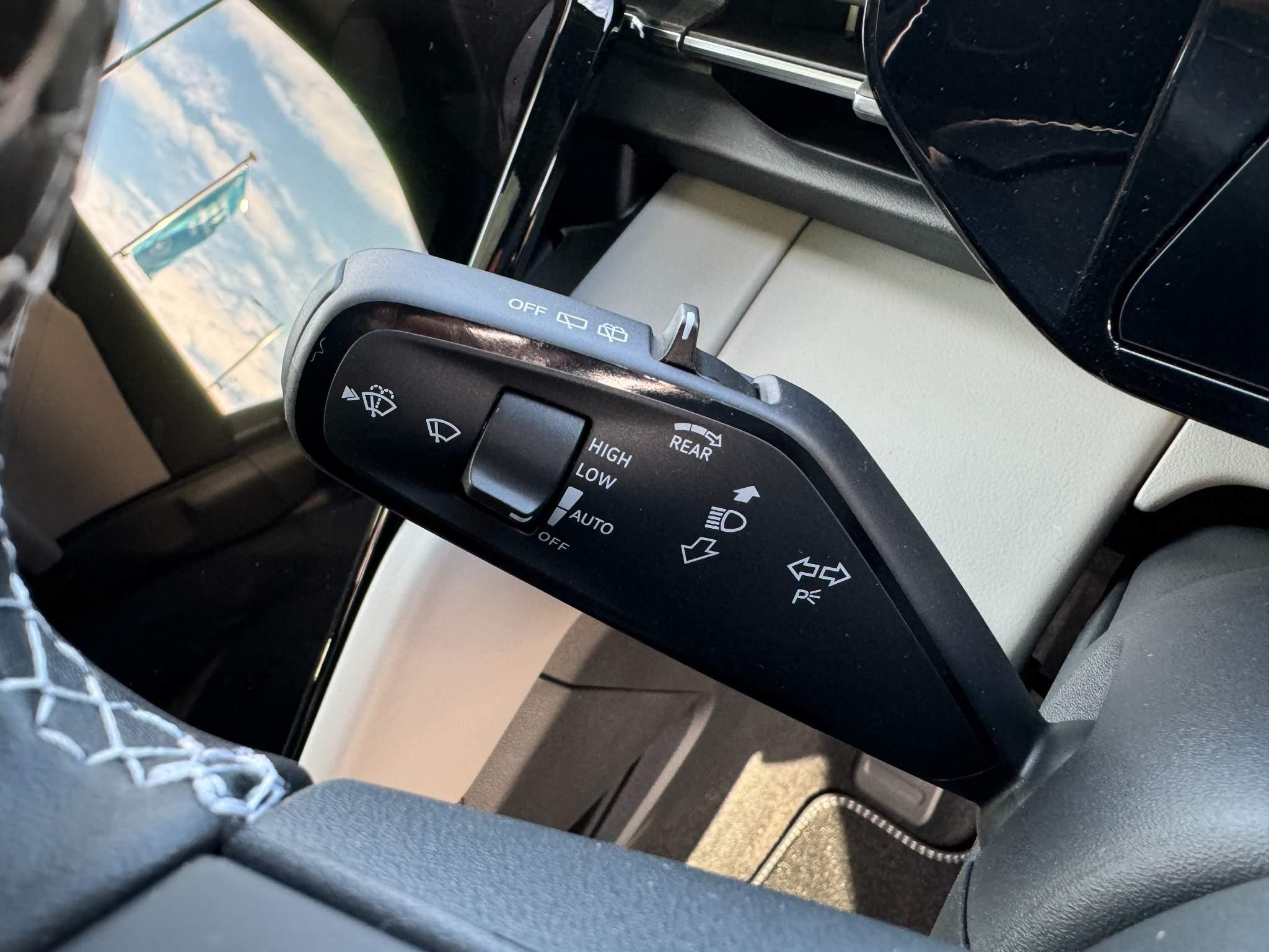 Ford Explorer Image 14