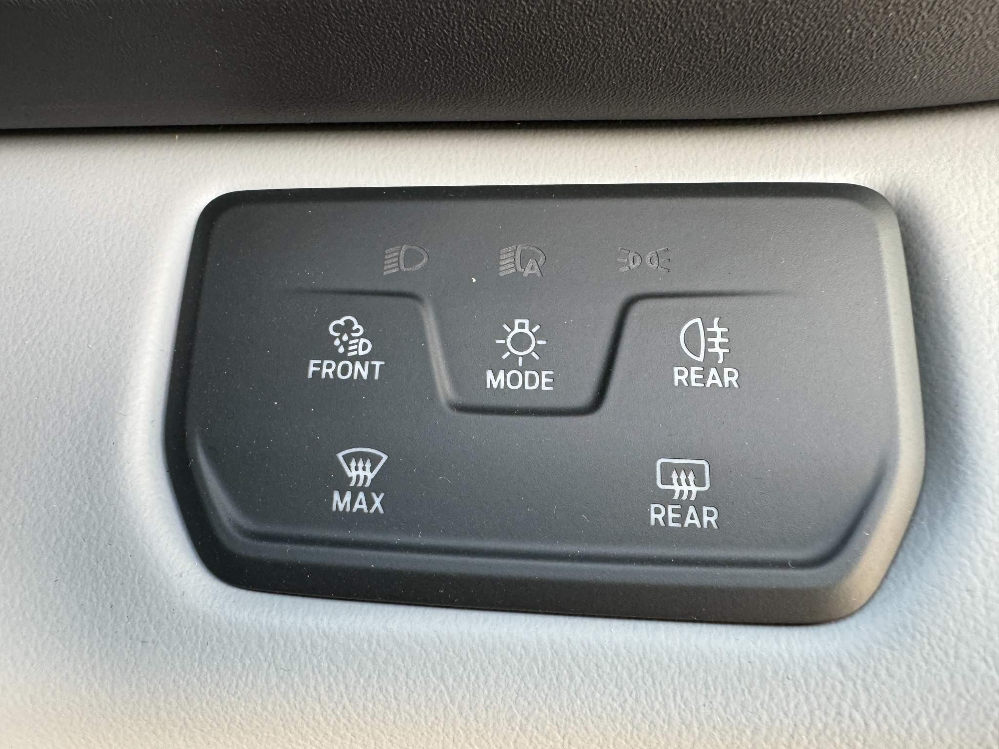Ford Explorer Image 17