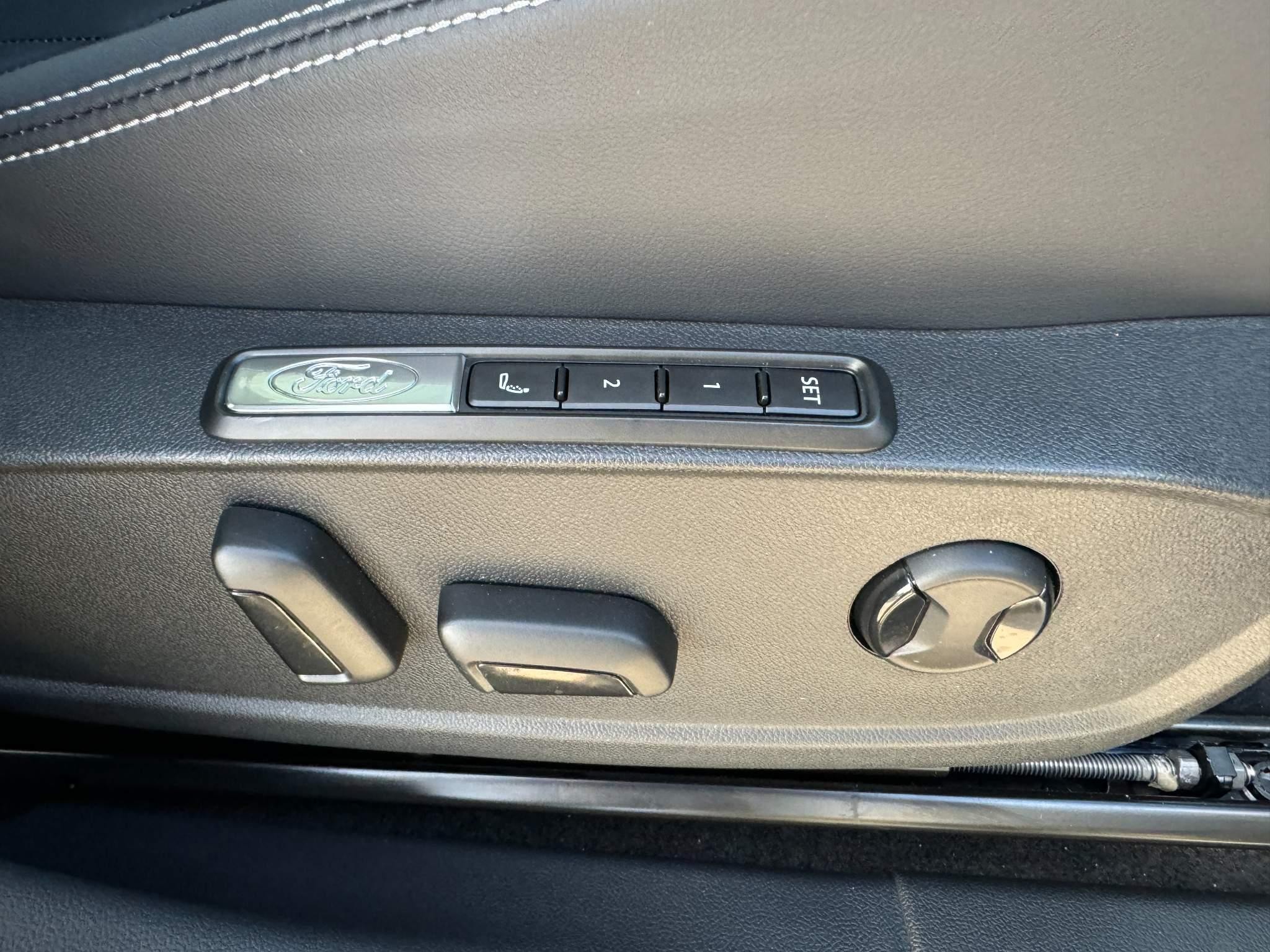 Ford Explorer Image 18
