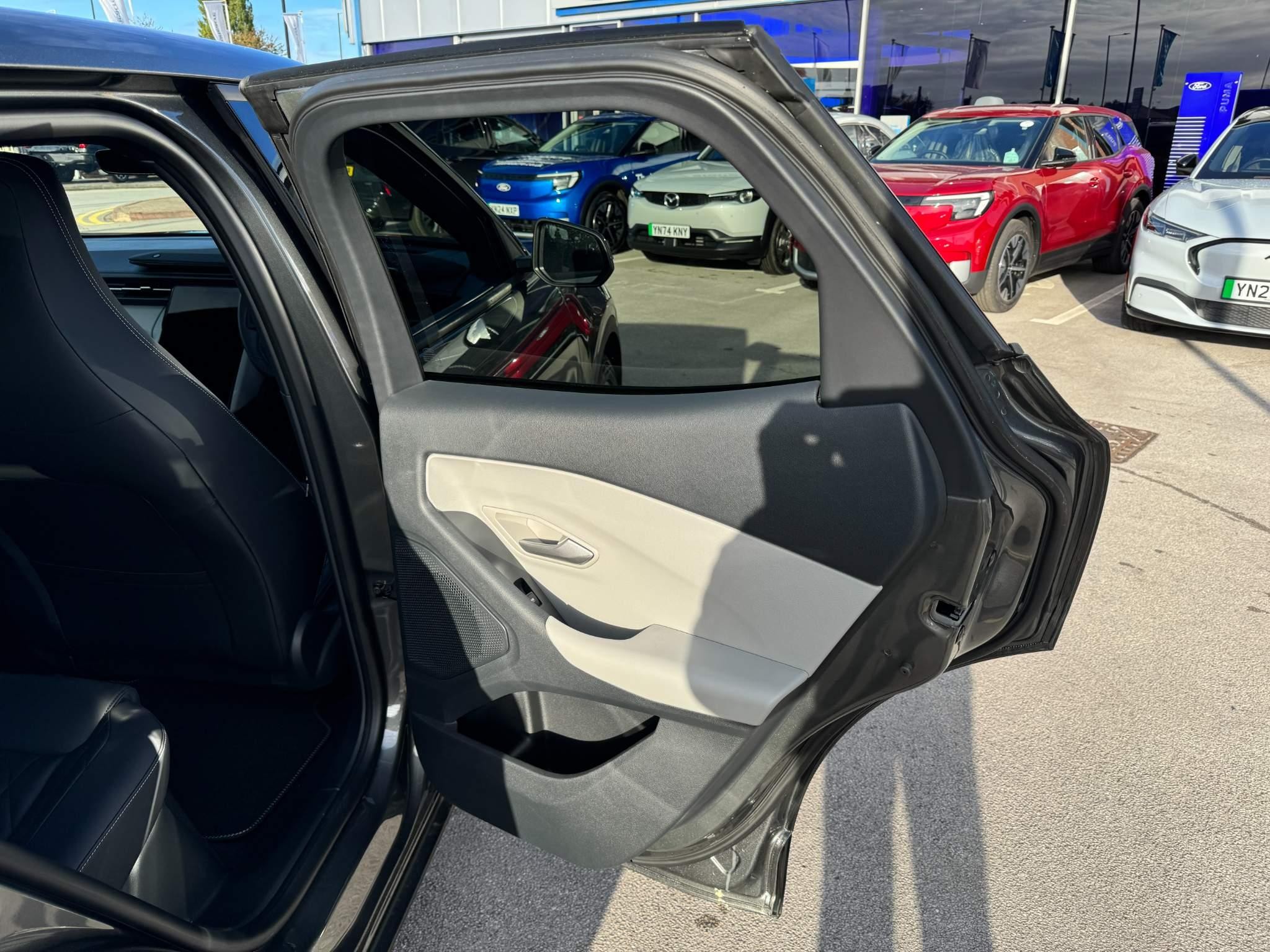 Ford Explorer Image 19