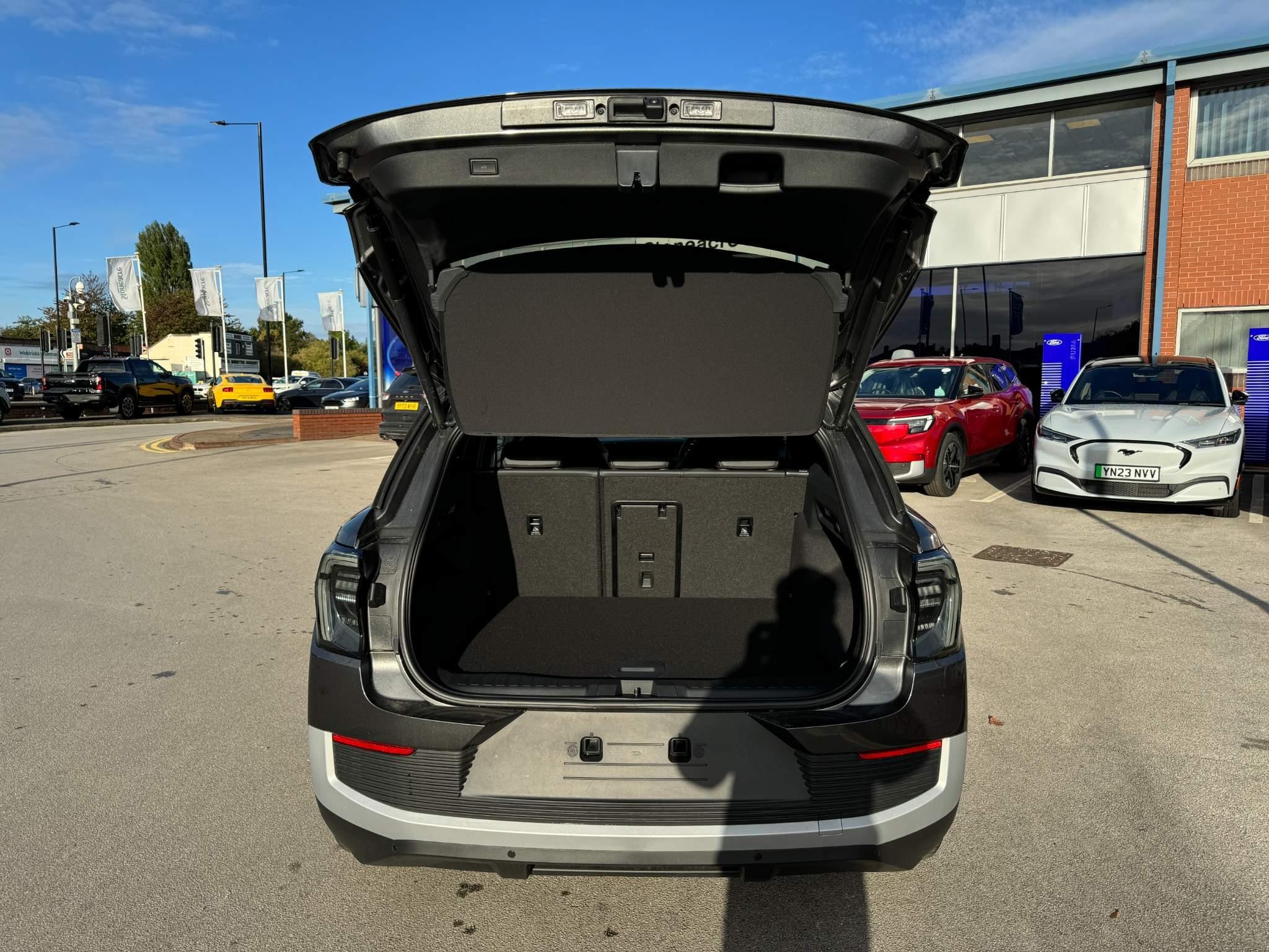 Ford Explorer Image 25
