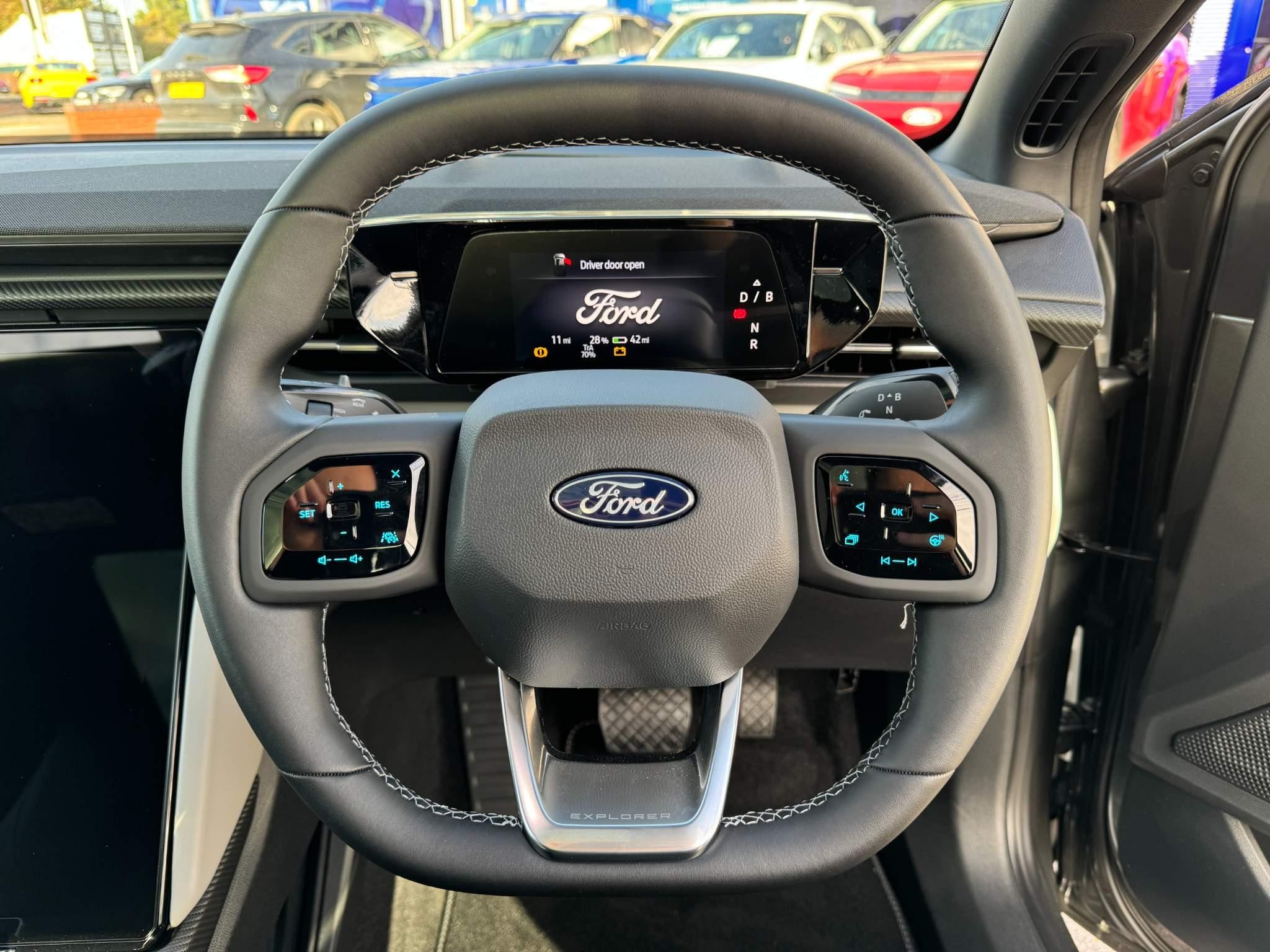Ford Explorer Image 27