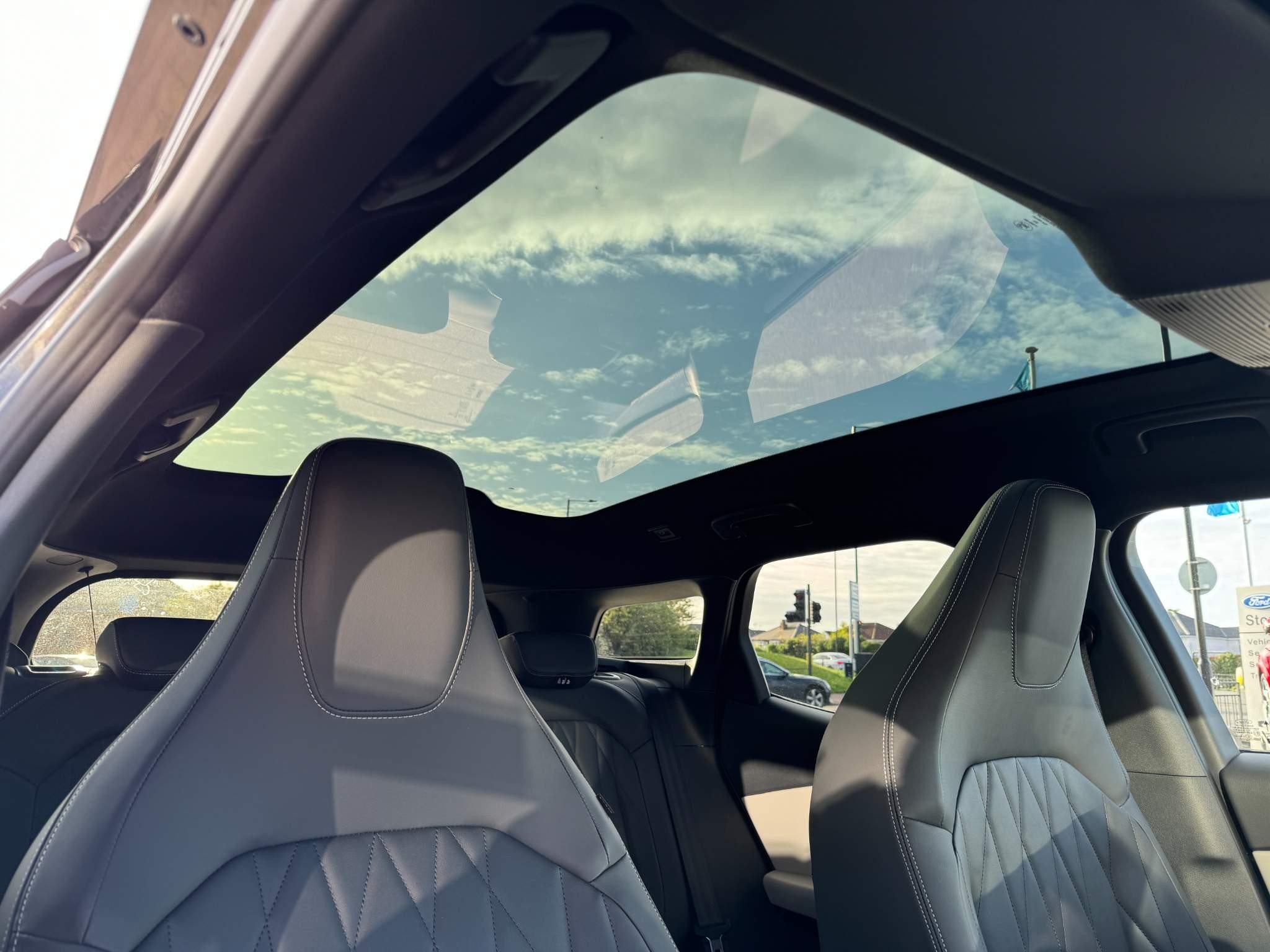 Ford Explorer Image 28