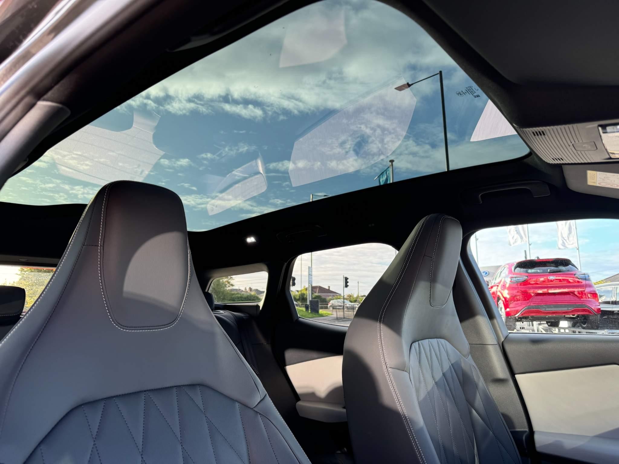 Ford Explorer Image 34