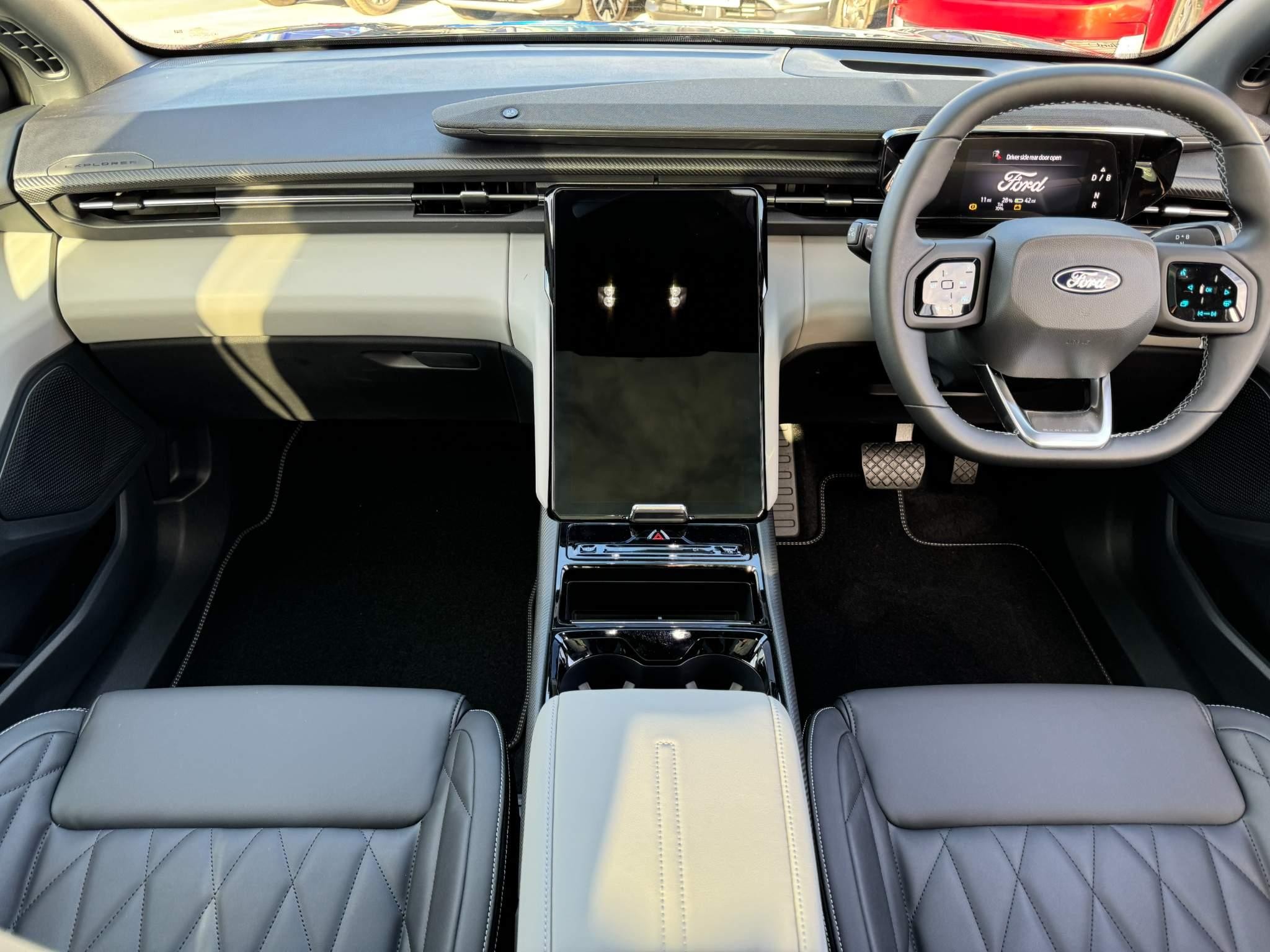 Ford Explorer Image 35