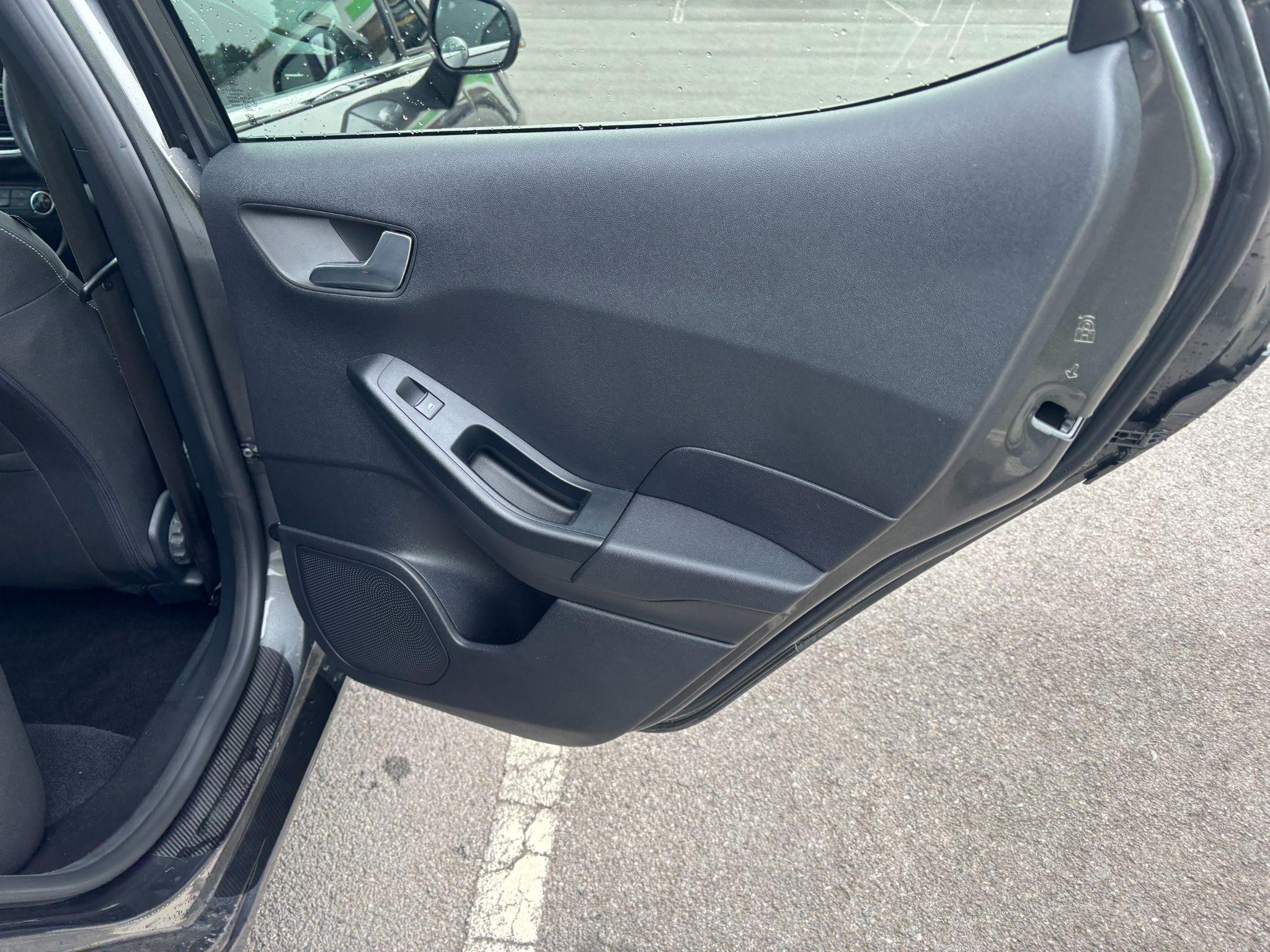 Ford Fiesta Image 15