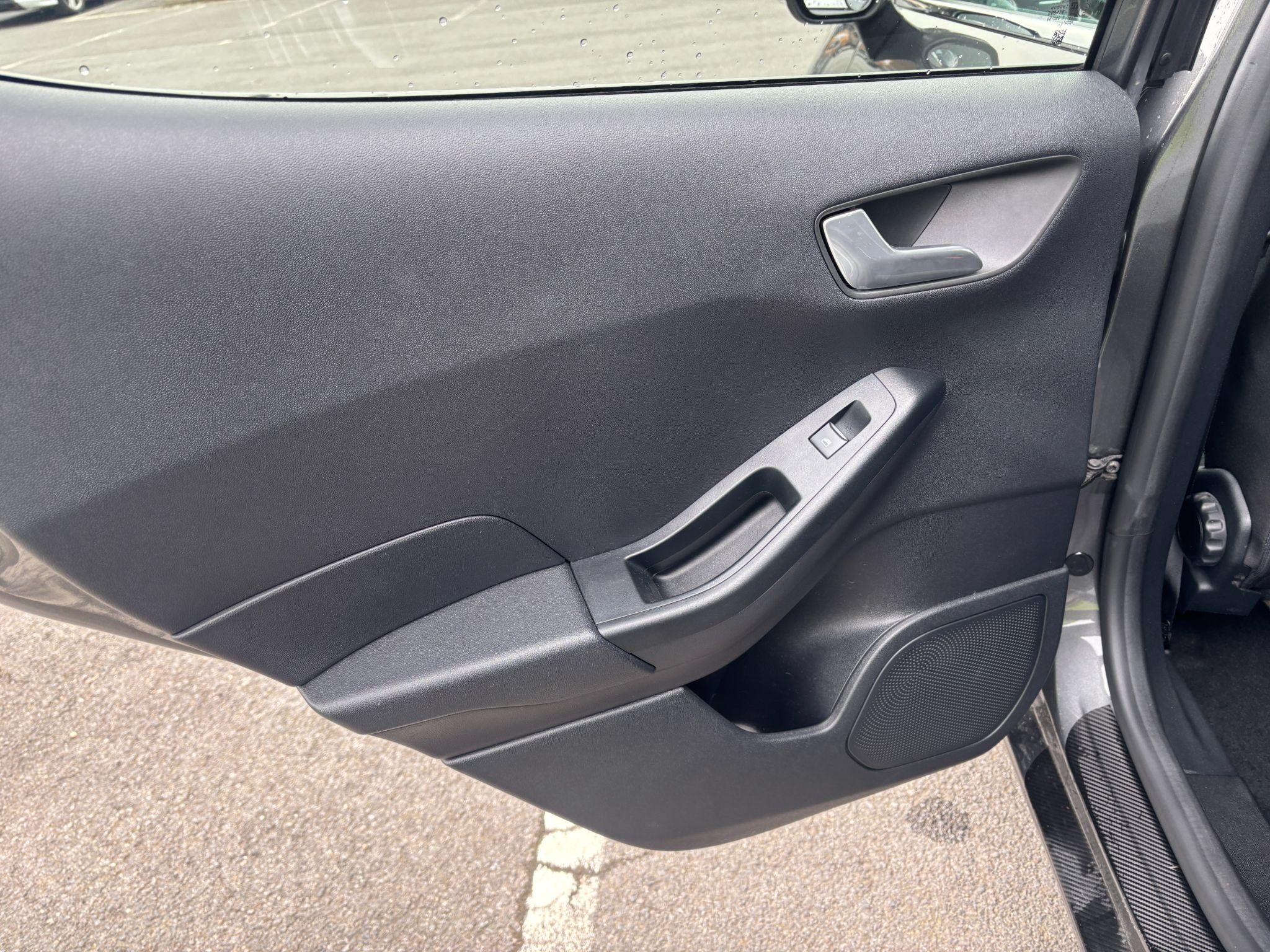 Ford Fiesta Image 26