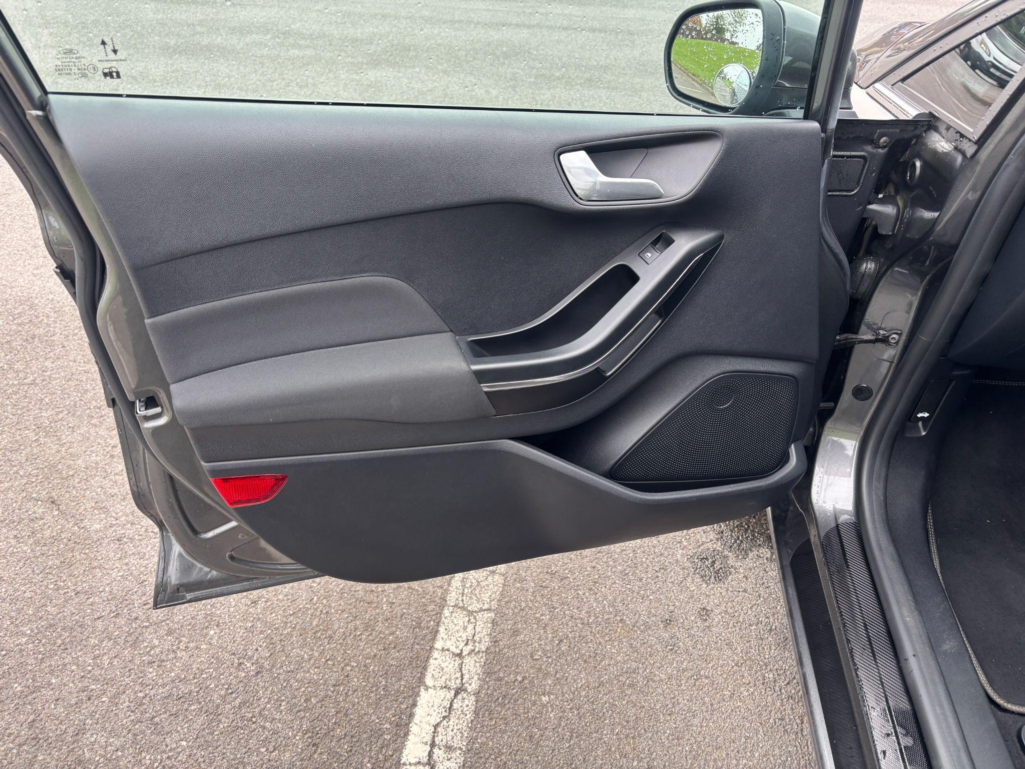 Ford Fiesta Image 30