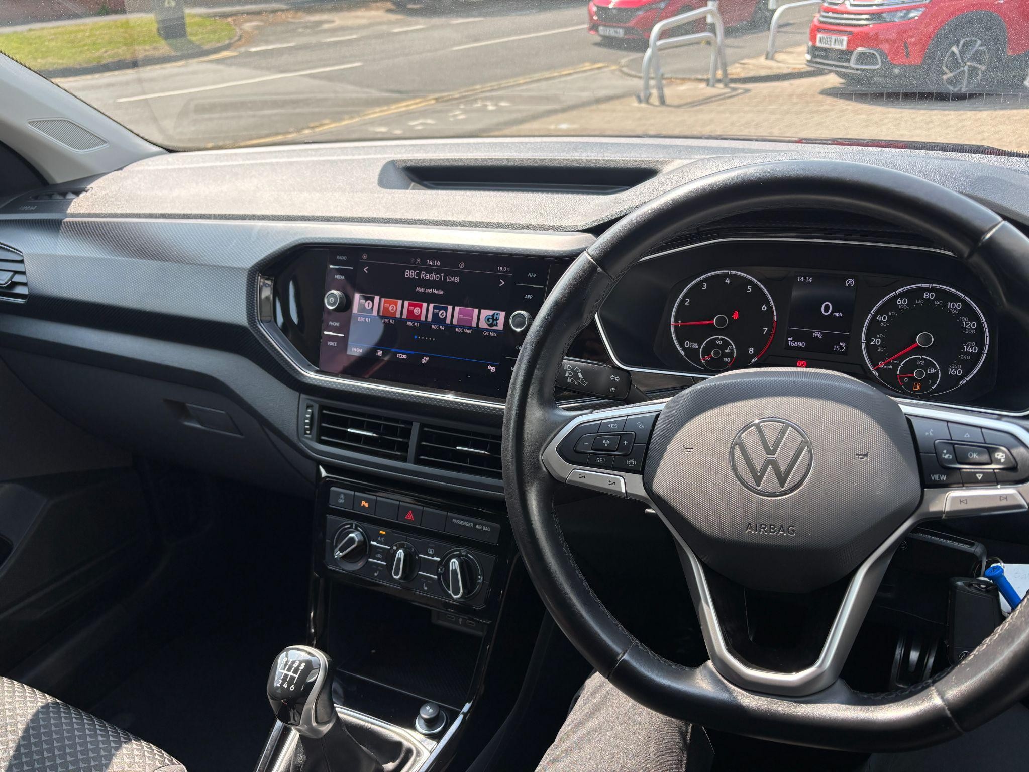Volkswagen T-Cross Image 17